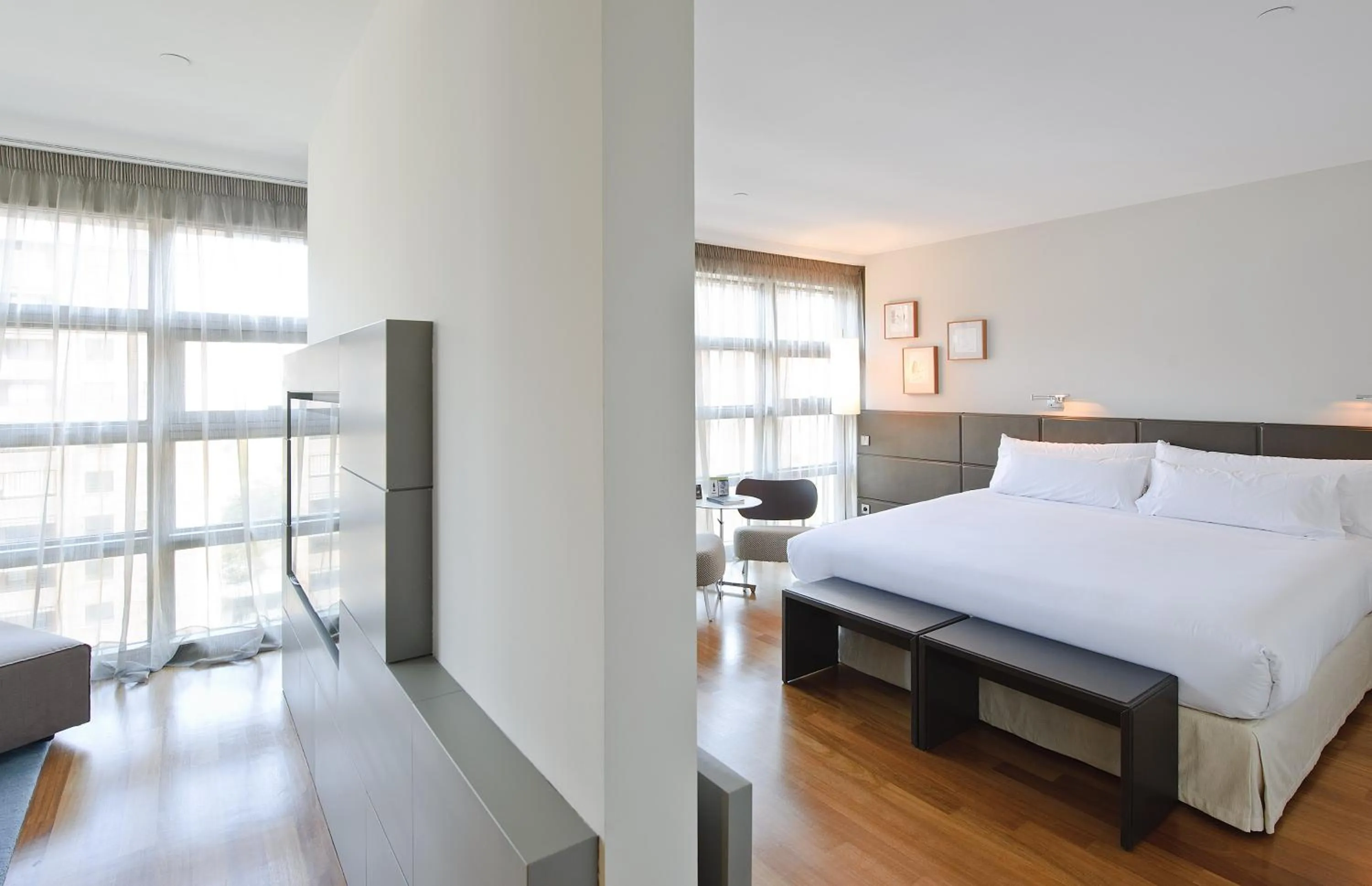 Bedroom, Bed in Hotel Reina Petronila