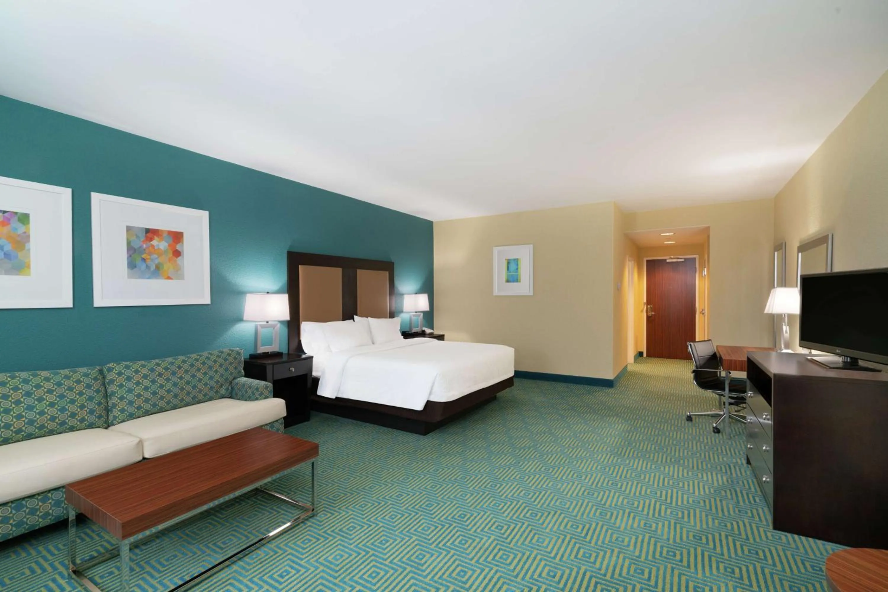 Bedroom, Bed in Hilton Garden Inn Dalton