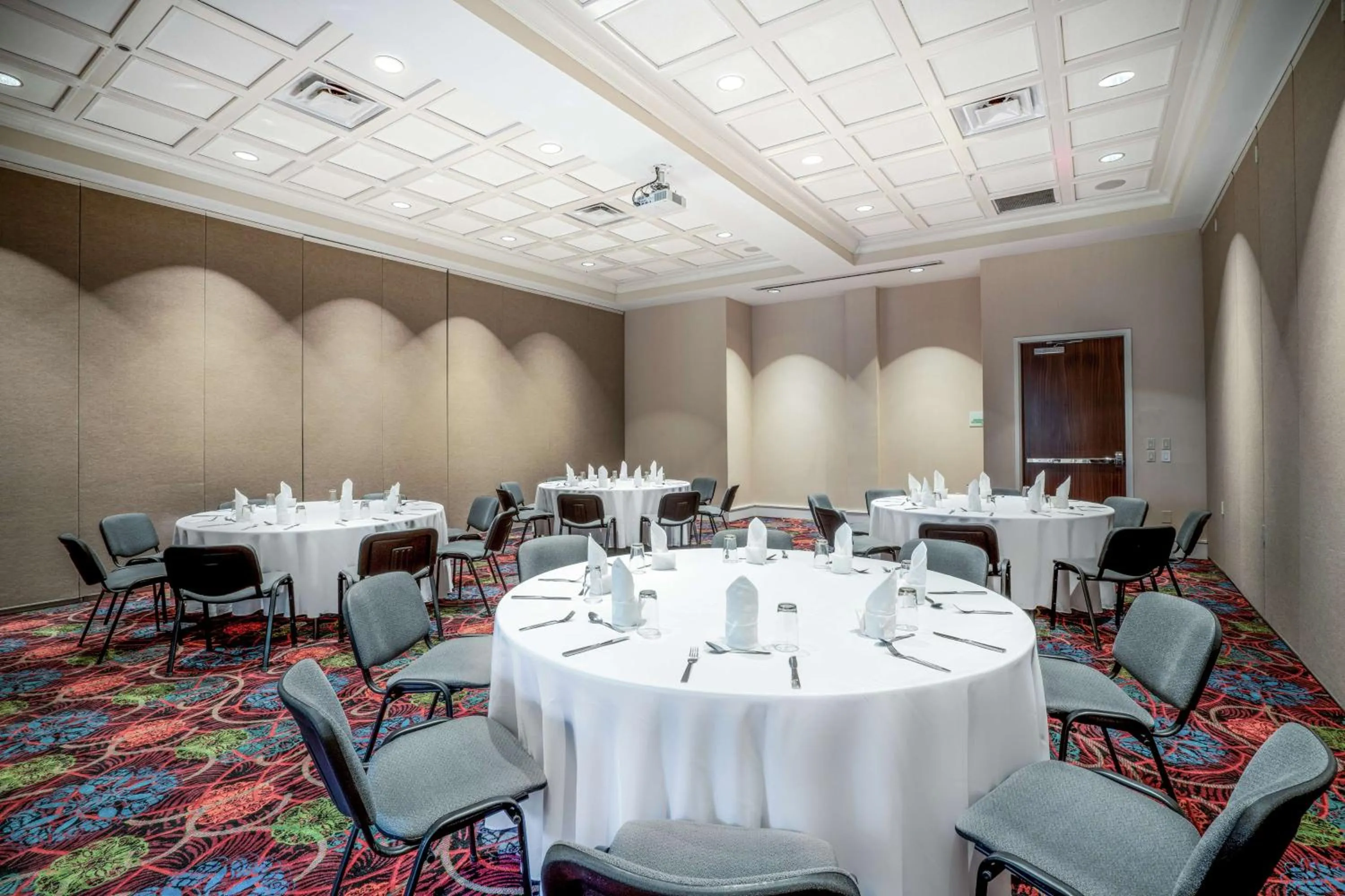 Dining area in Hilton Garden Inn Dalton