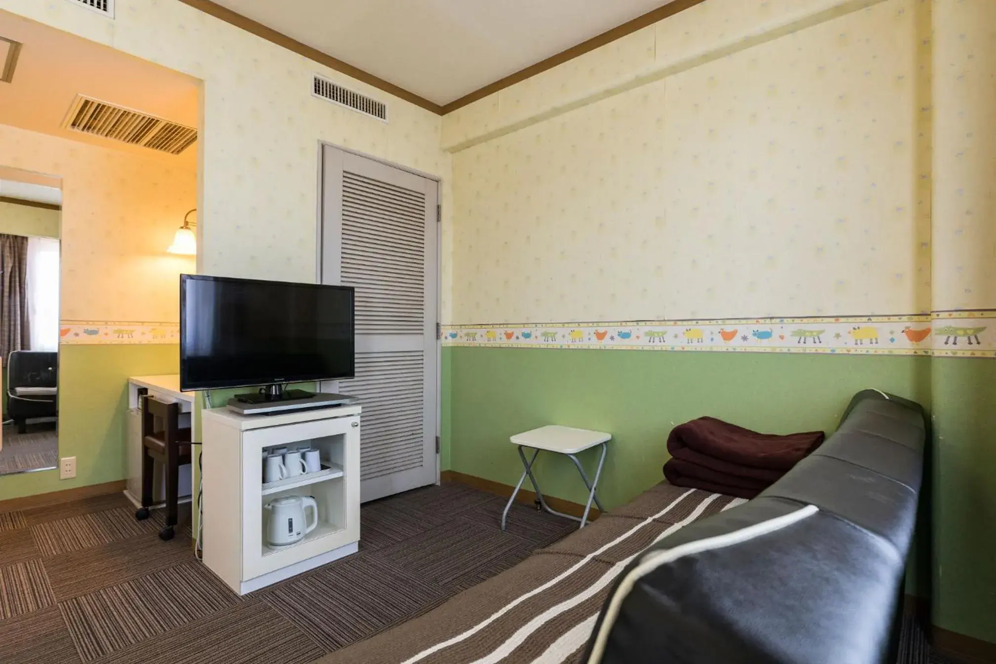 Standard Twin Room with Sofa Bed - Smoking in Hotel Wing International Izumi Standard Twin Room with Sofa Bed - Smoking in Hotel Wing International Izumi