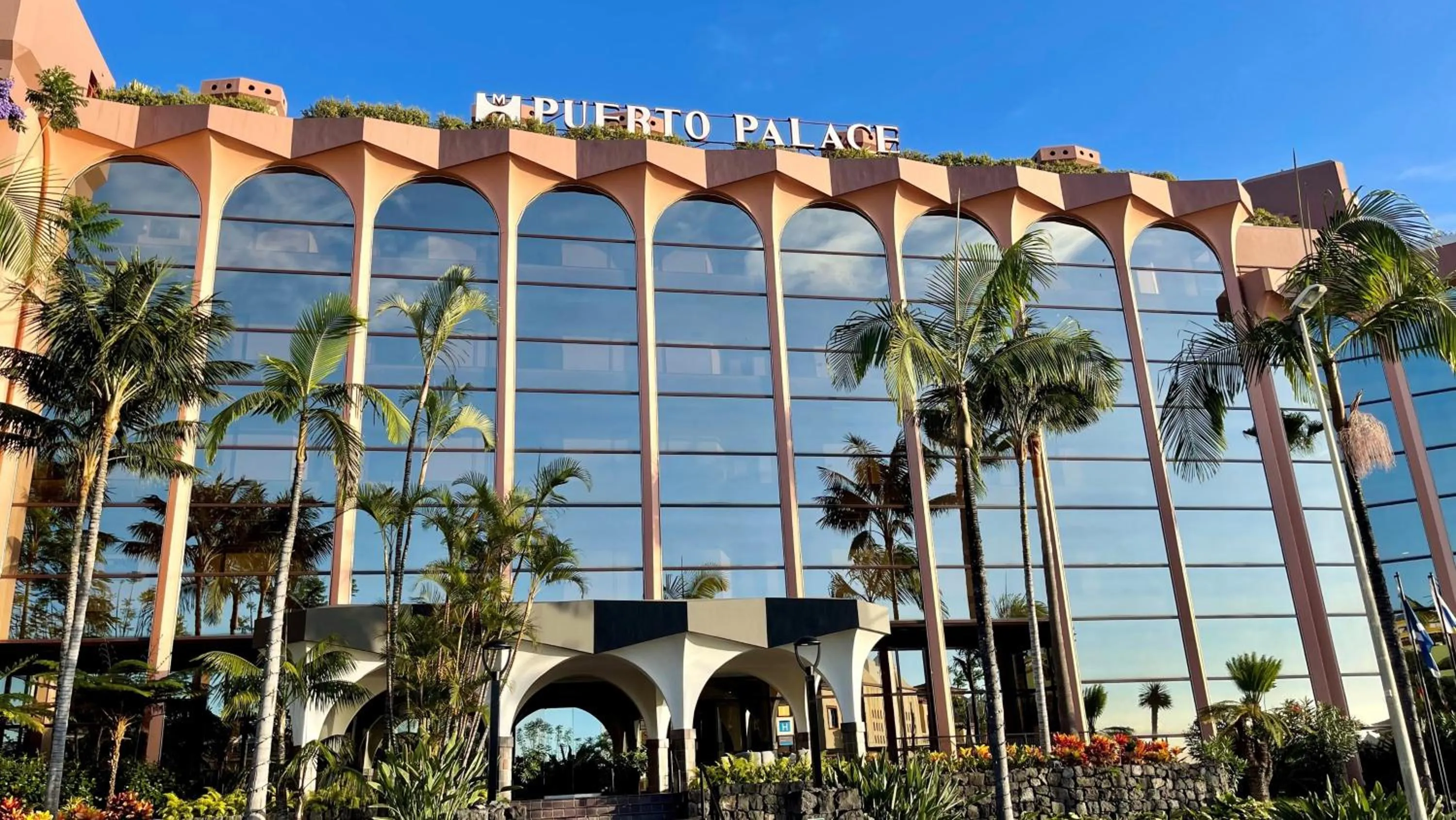 Property building in Hotel Puerto Palace