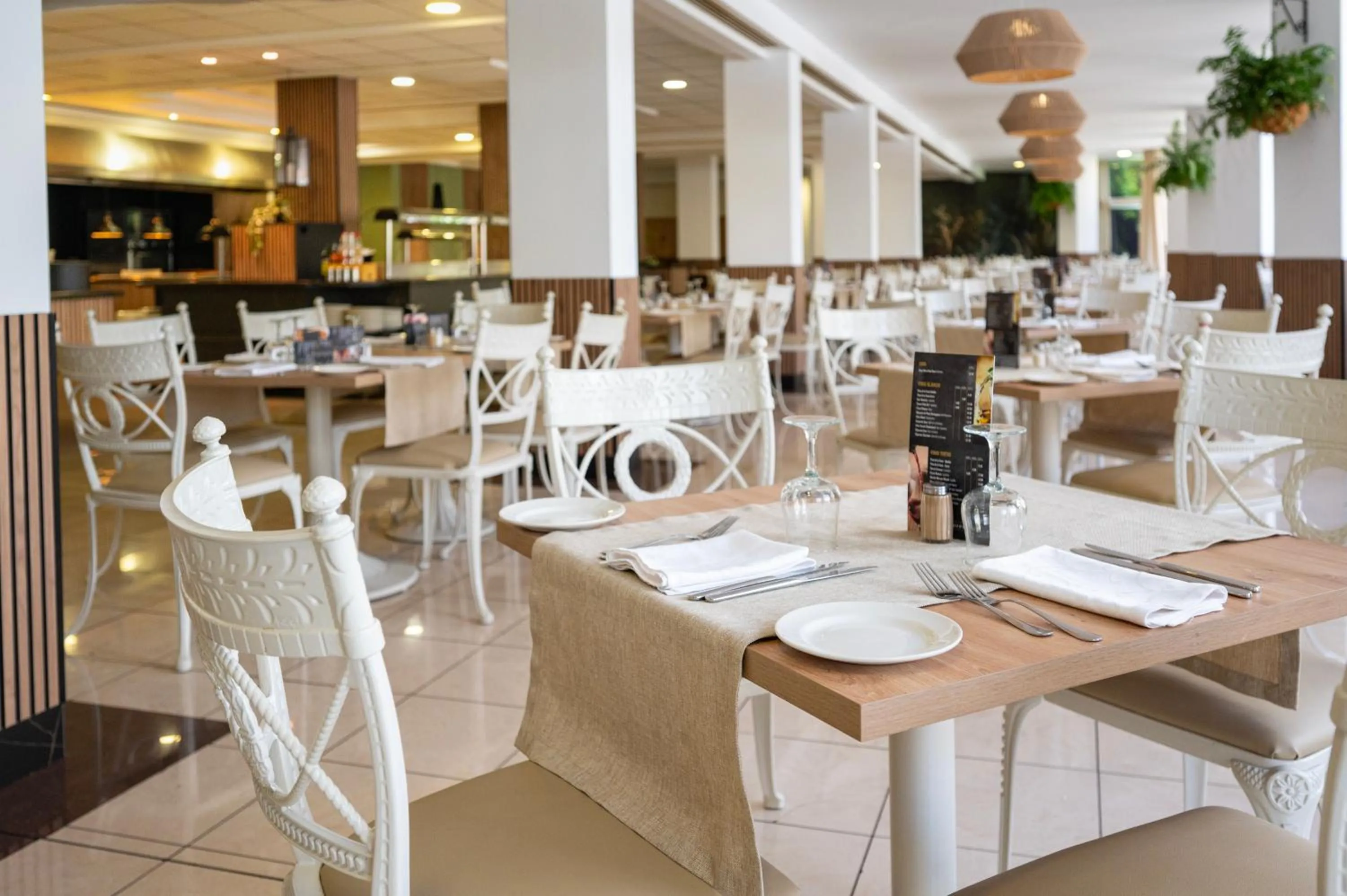 Restaurant/places to eat in Hotel Puerto Palace