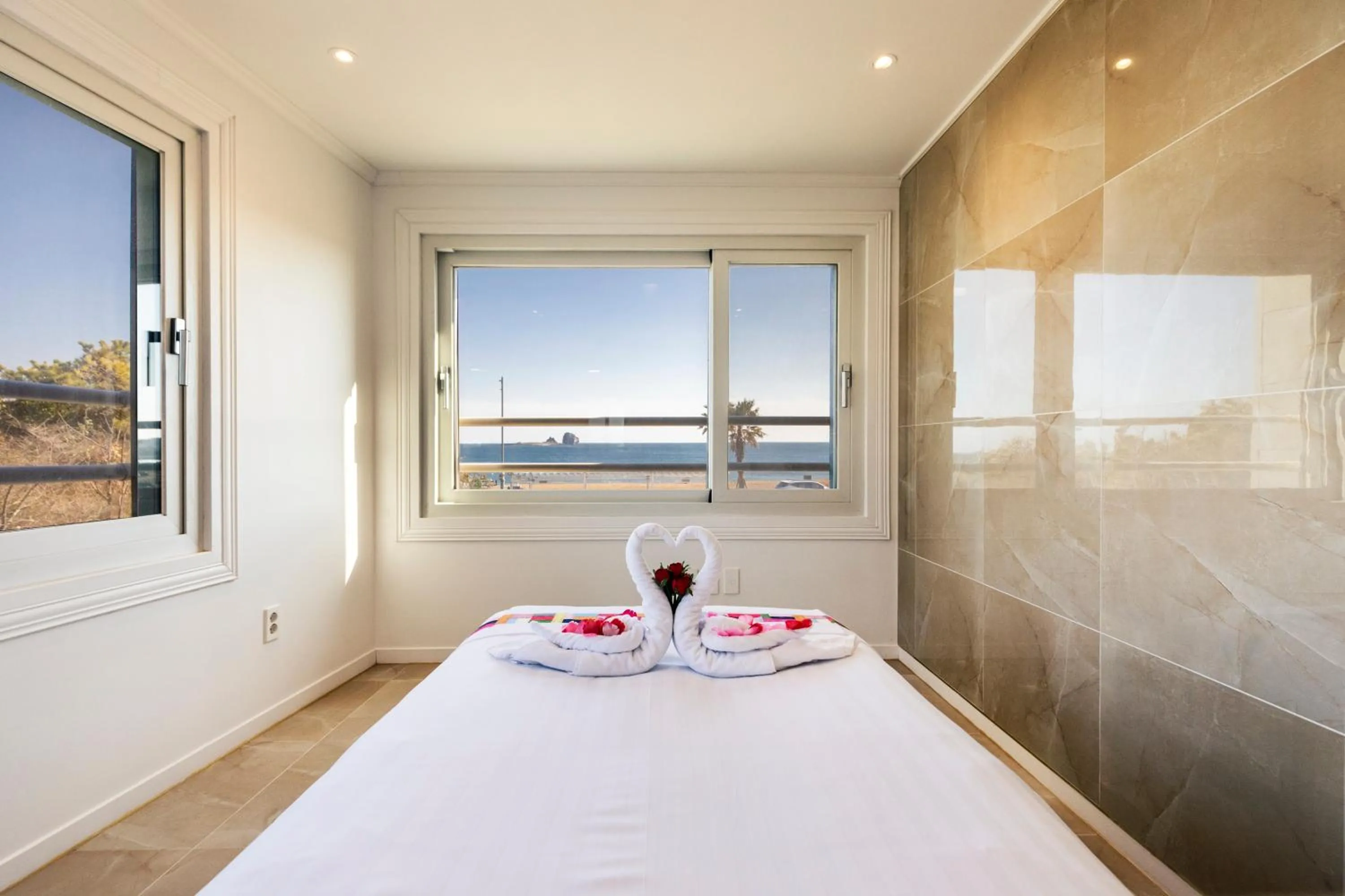 Bedroom, Bed in Sun and Moon Resort