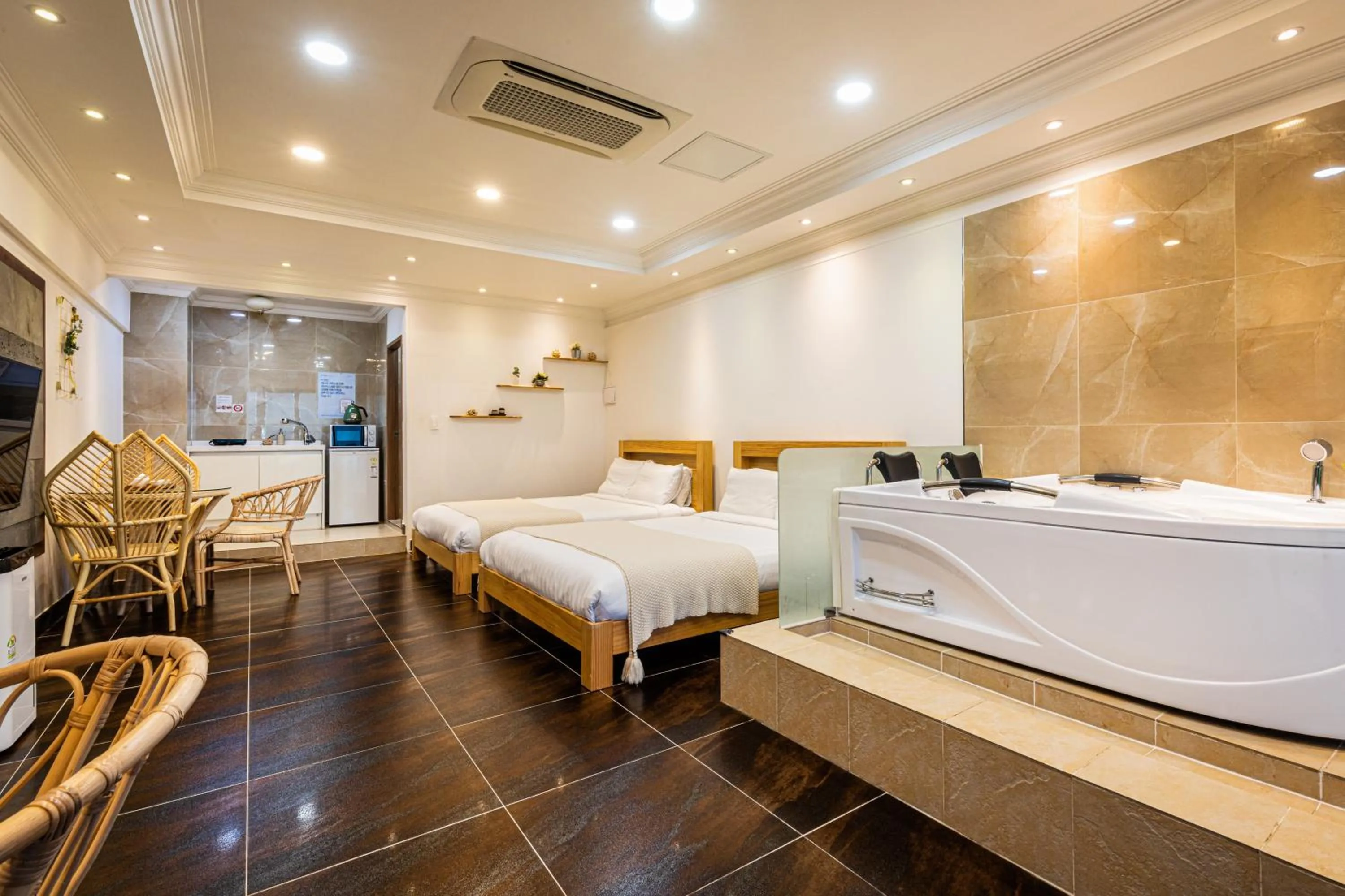 Photo of the whole room, Bed in Sun and Moon Resort