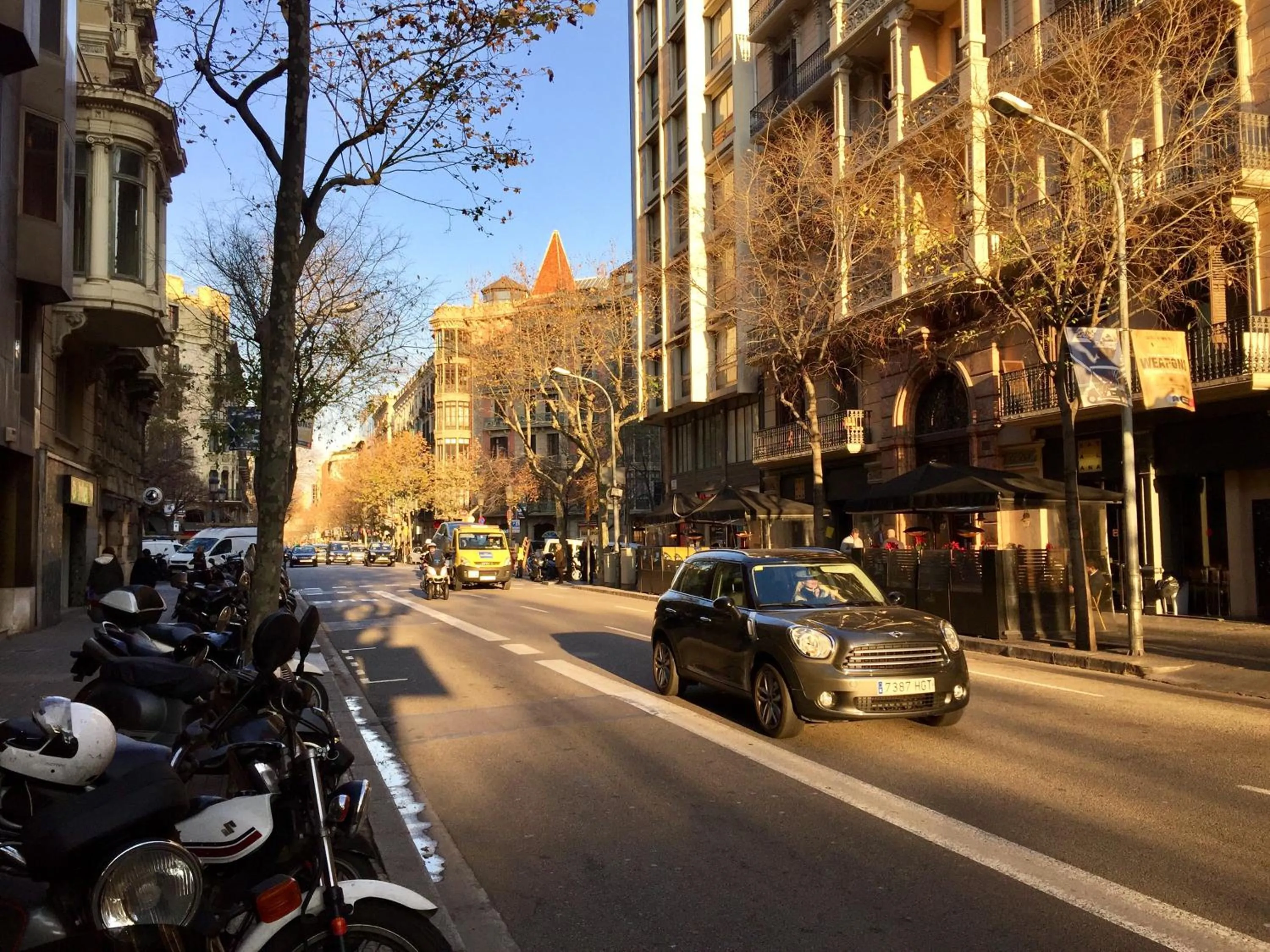 Restaurant/places to eat in Charm Rambla Catalunya