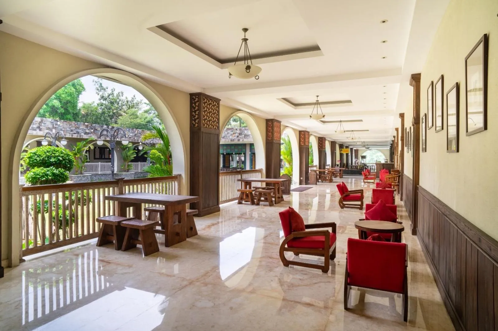 Restaurant/places to eat in The Westlake Hotel & Resort Yogyakarta