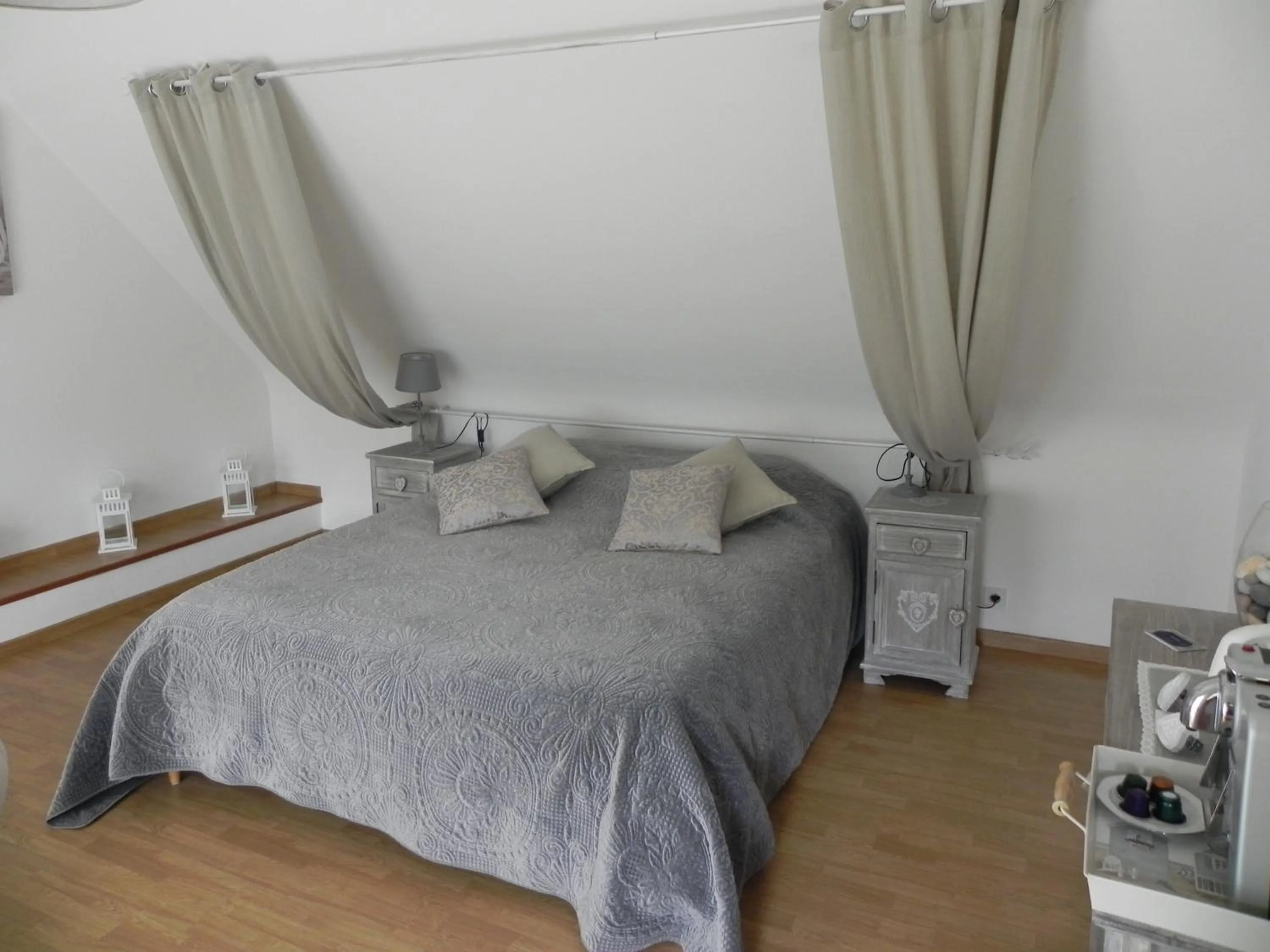 Photo of the whole room, Bed in Villa d'Ys