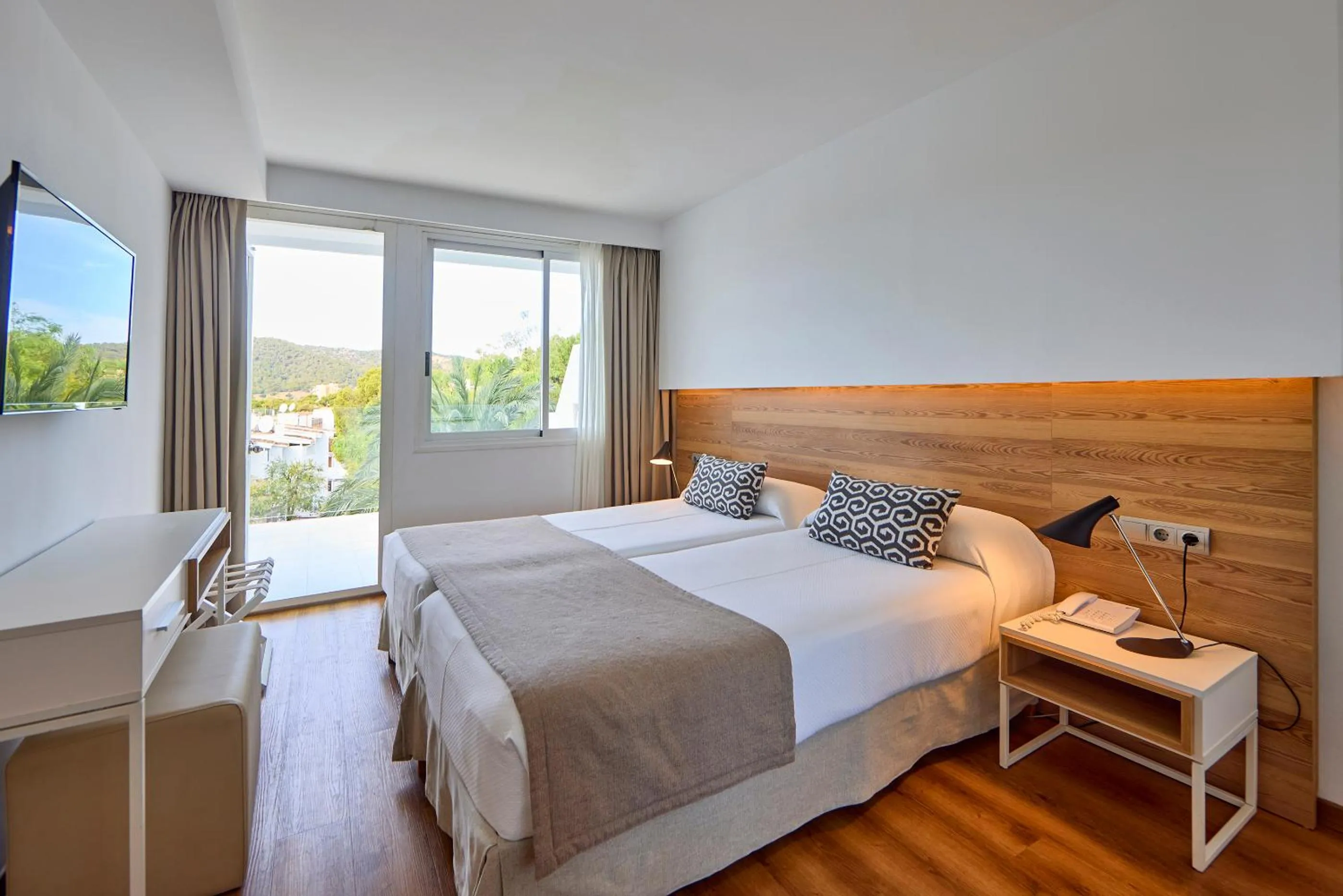 Bedroom, Bed in Aparthotel Ponent Mar