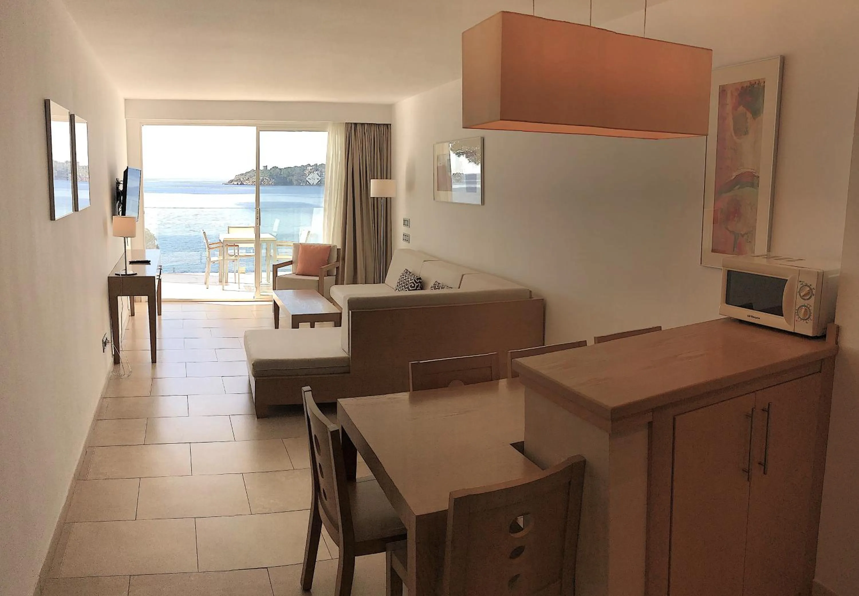 Kitchen or kitchenette in Aparthotel Ponent Mar