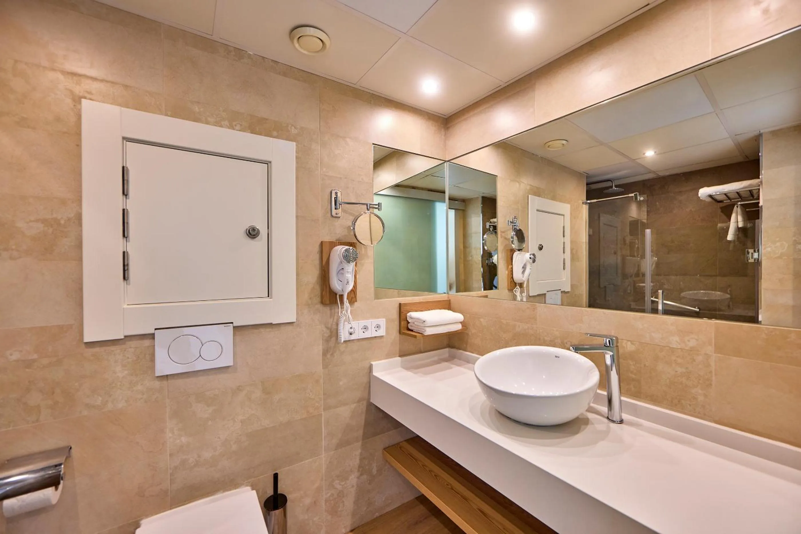 Bathroom in Aparthotel Ponent Mar