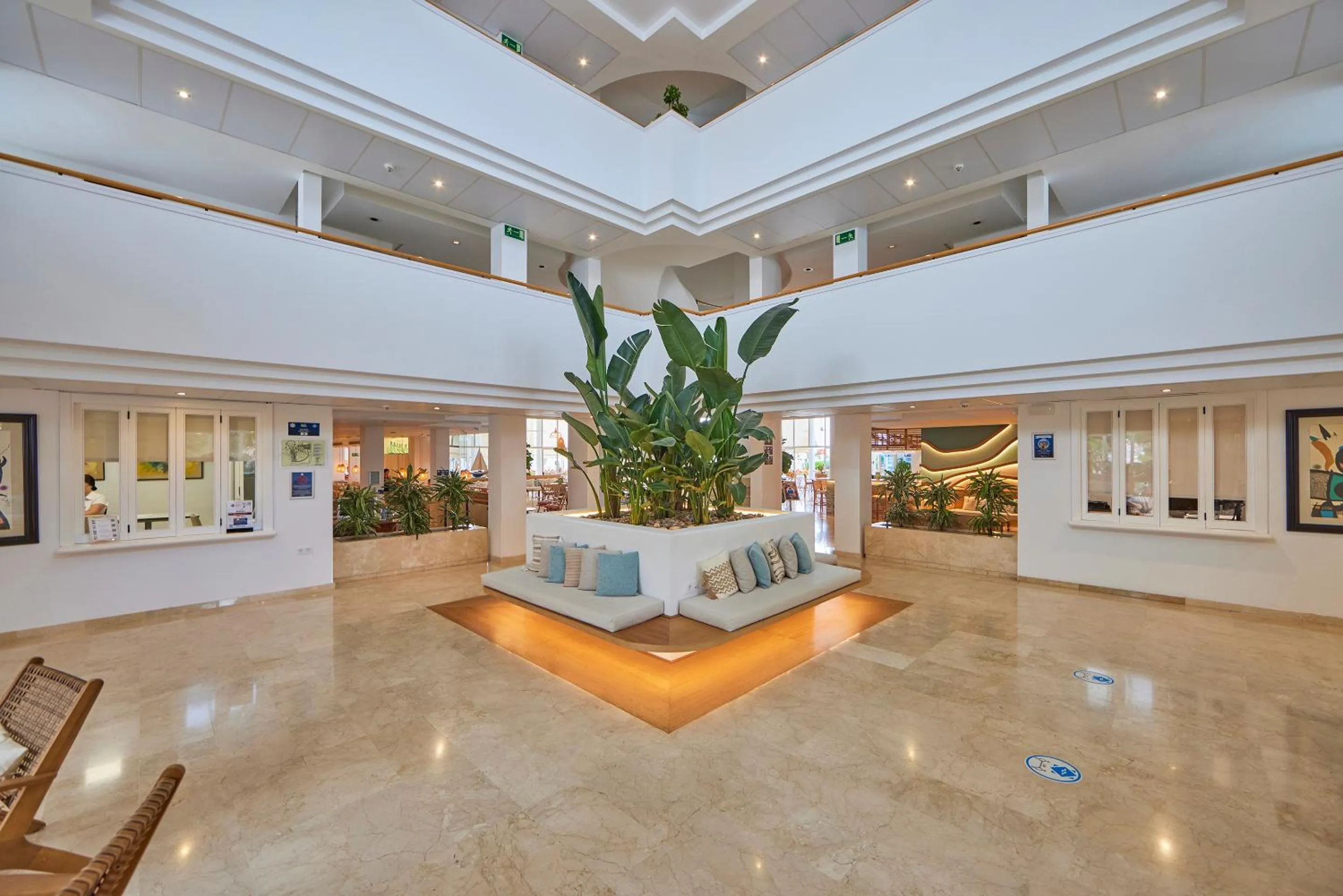 Lobby or reception in Aparthotel Ponent Mar