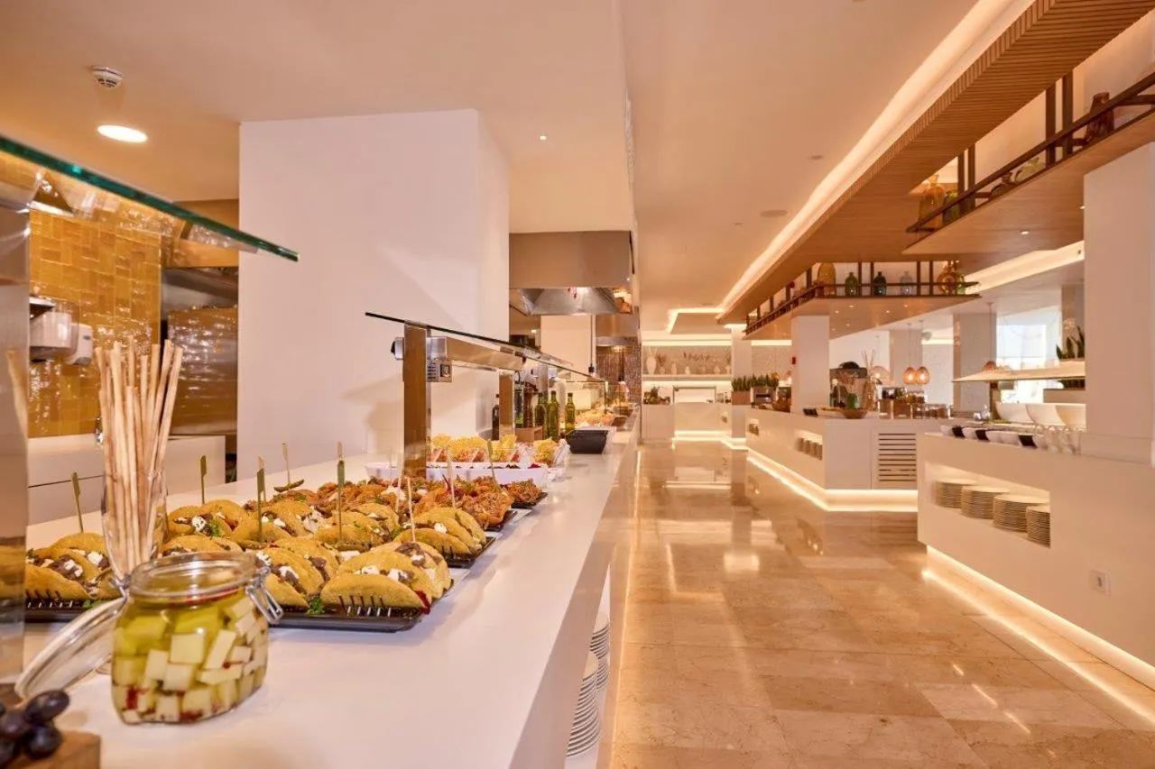 Restaurant/places to eat in Aparthotel Ponent Mar