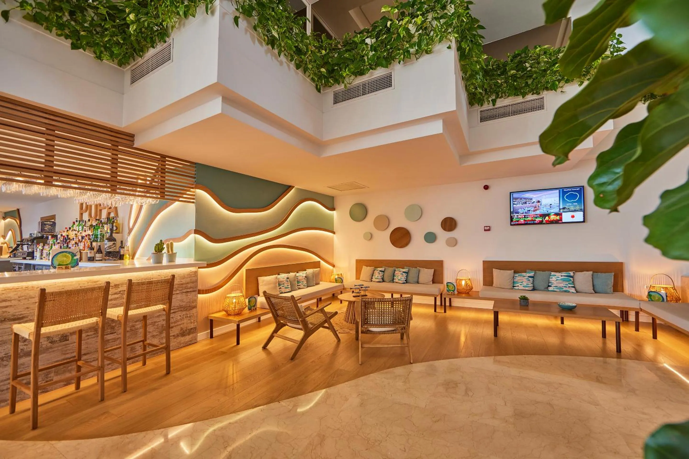 Communal lounge/ TV room in Aparthotel Ponent Mar