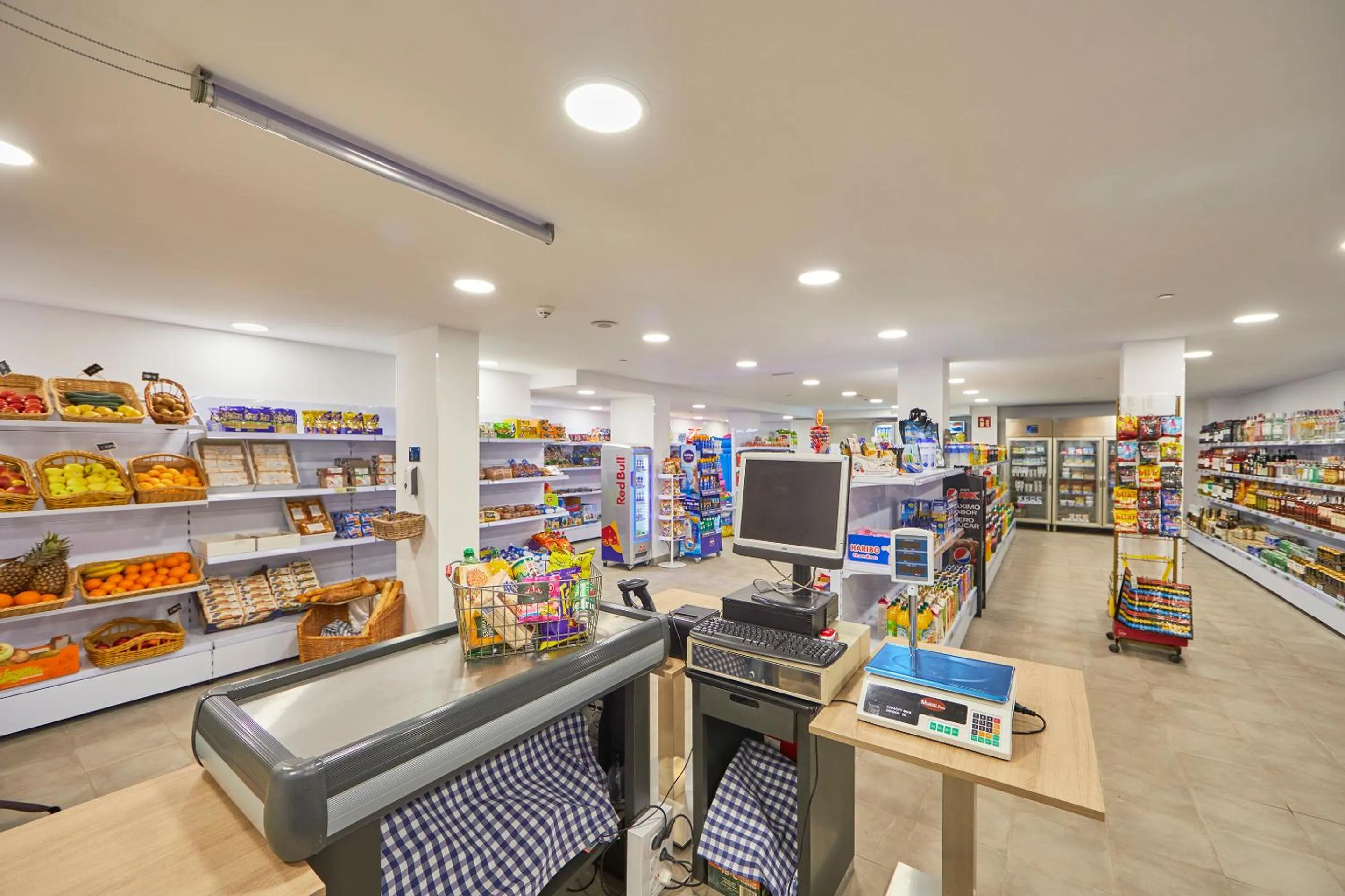 Supermarket/grocery shop in Aparthotel Ponent Mar
