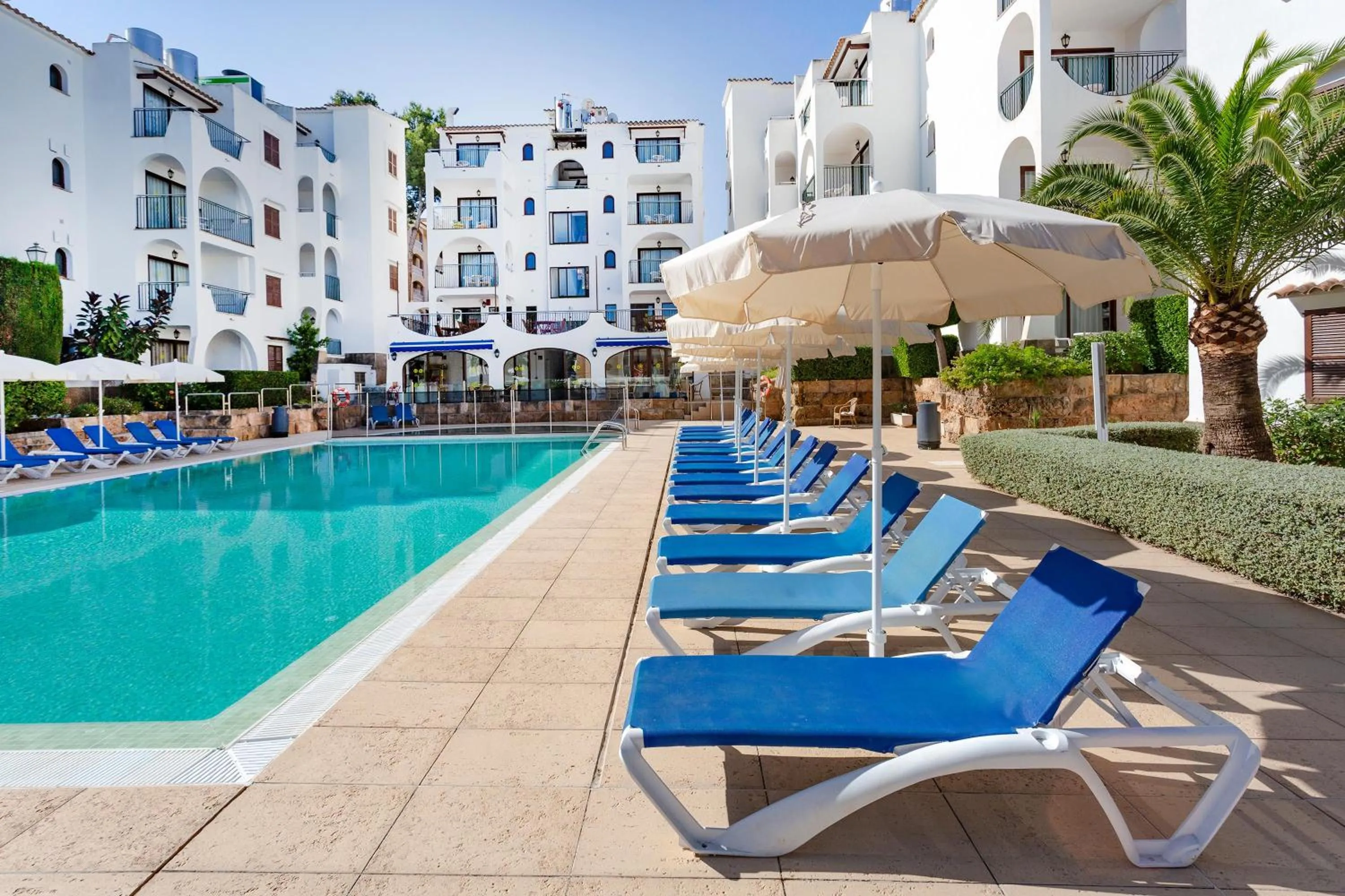 Swimming pool in Flipflop Surfing Playa