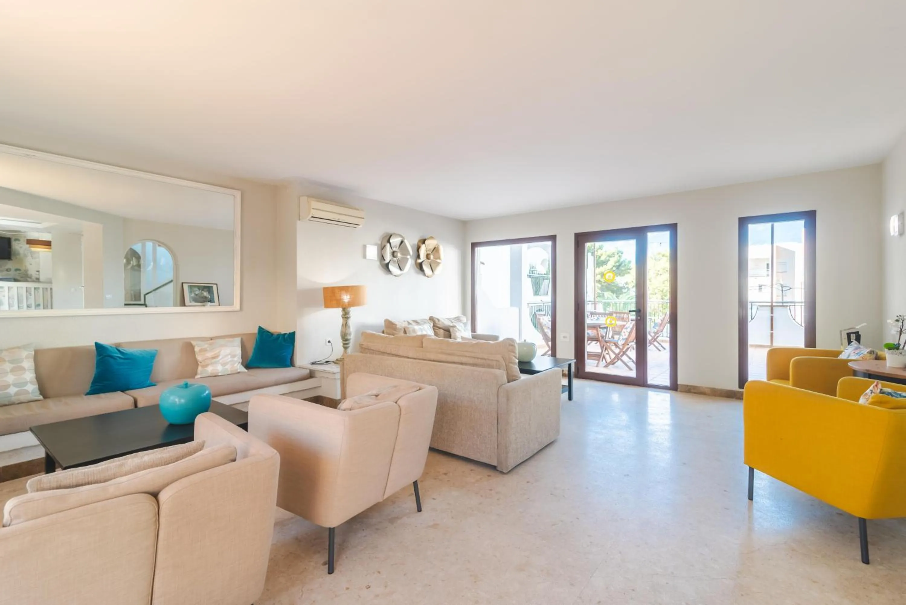 Lobby or reception in Flipflop Surfing Playa