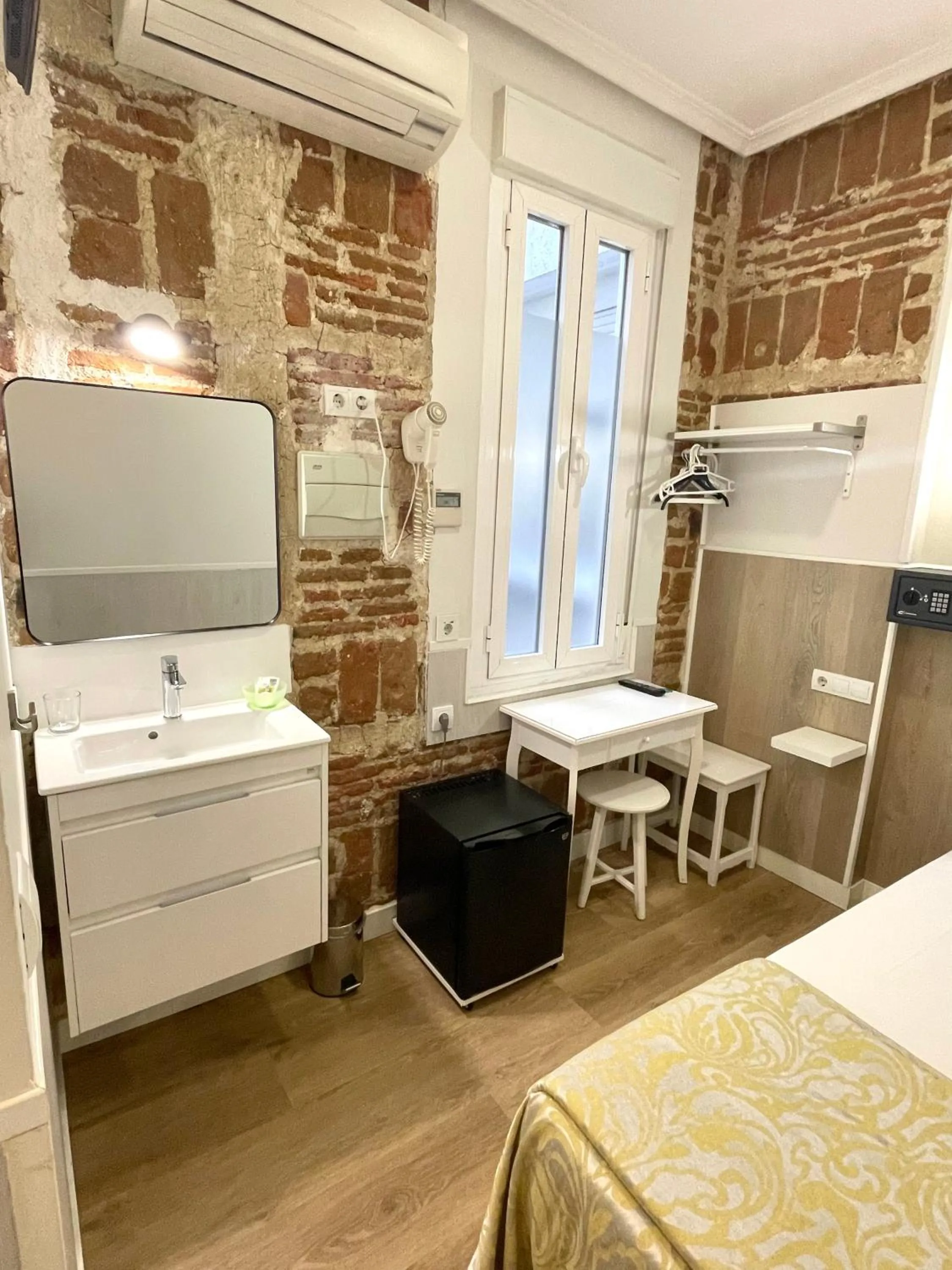 Bed in Hostal Madrid