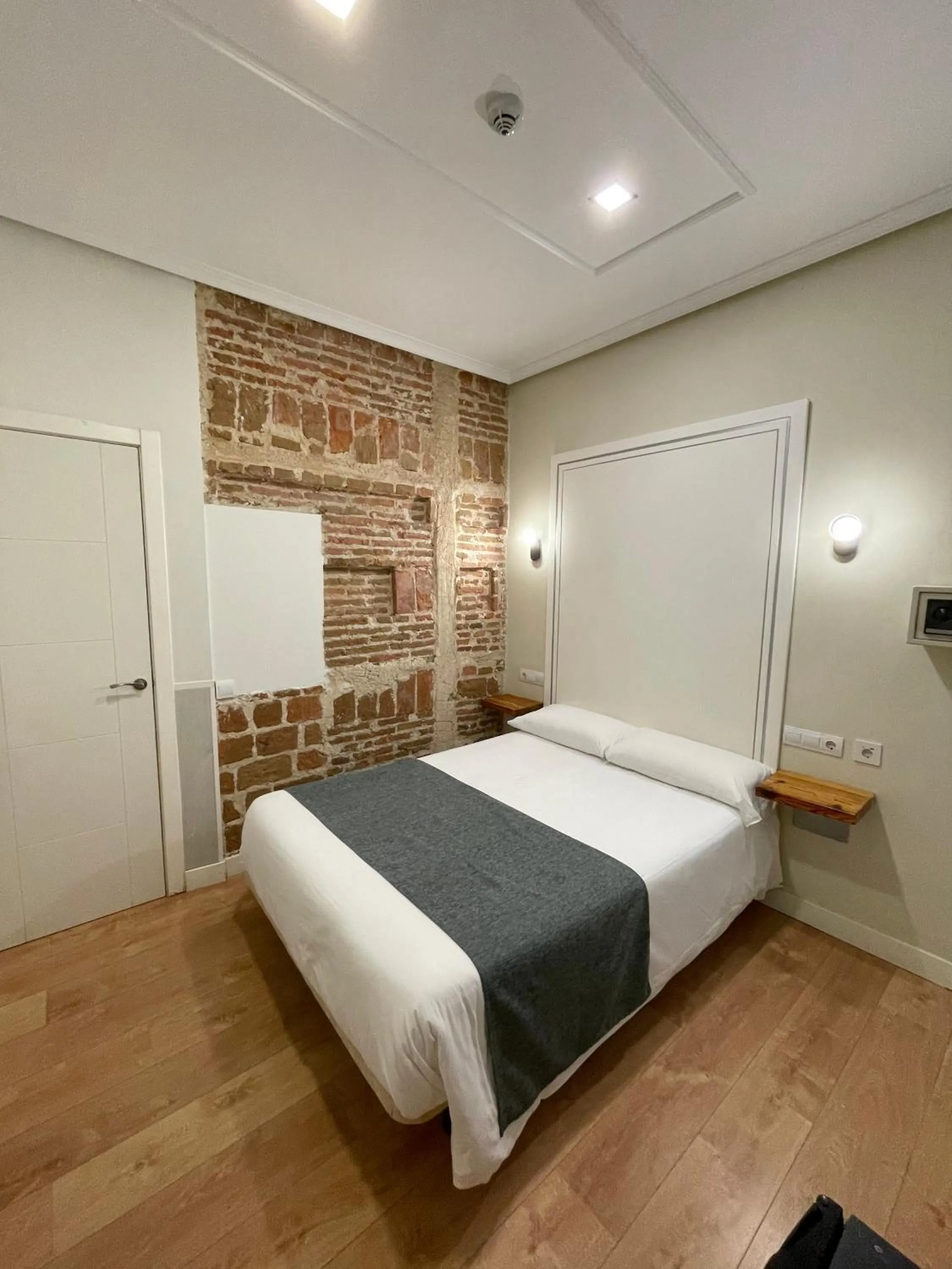 Bed in Hostal Madrid