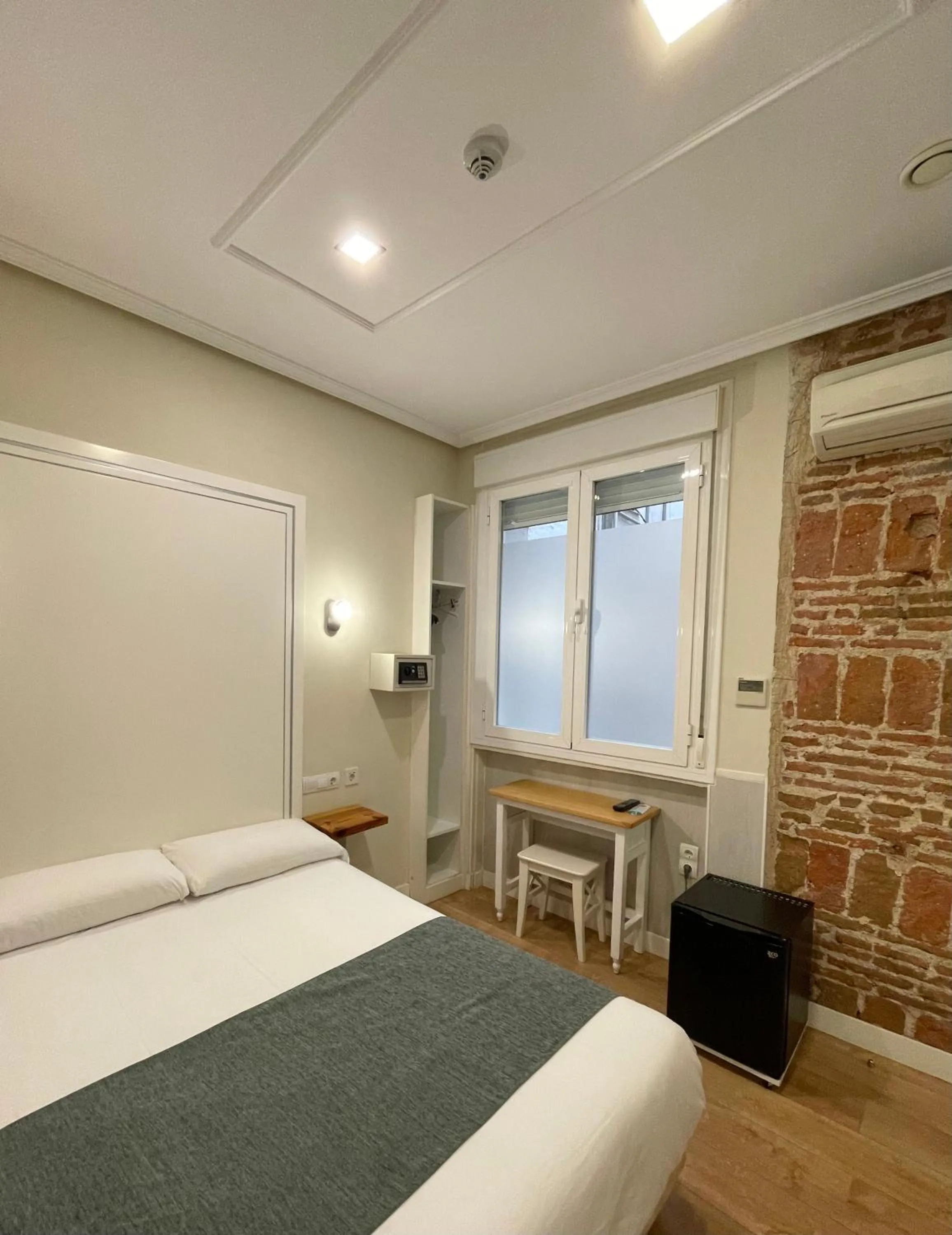 Bed in Hostal Madrid