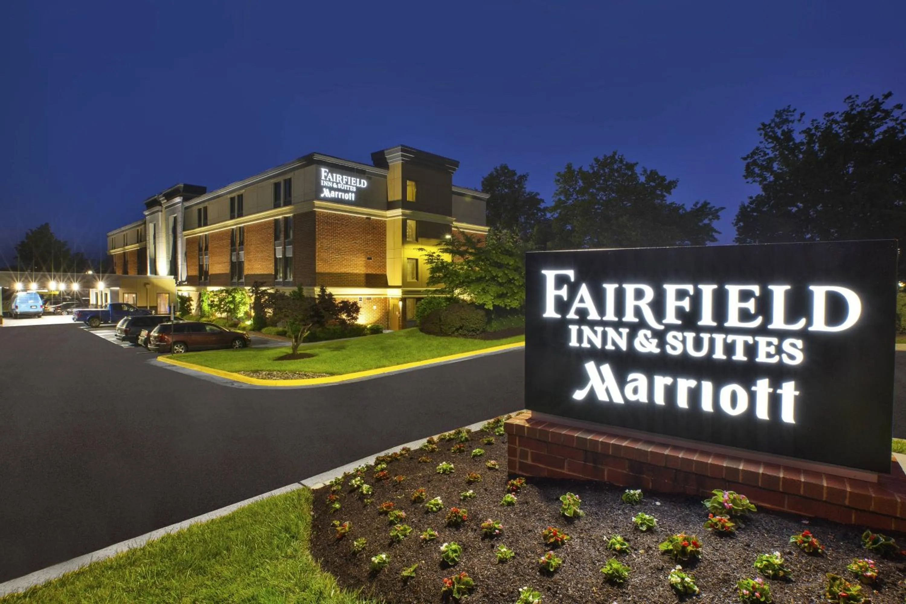 Property building in Fairfield by Marriott Inn & Suites Herndon Reston