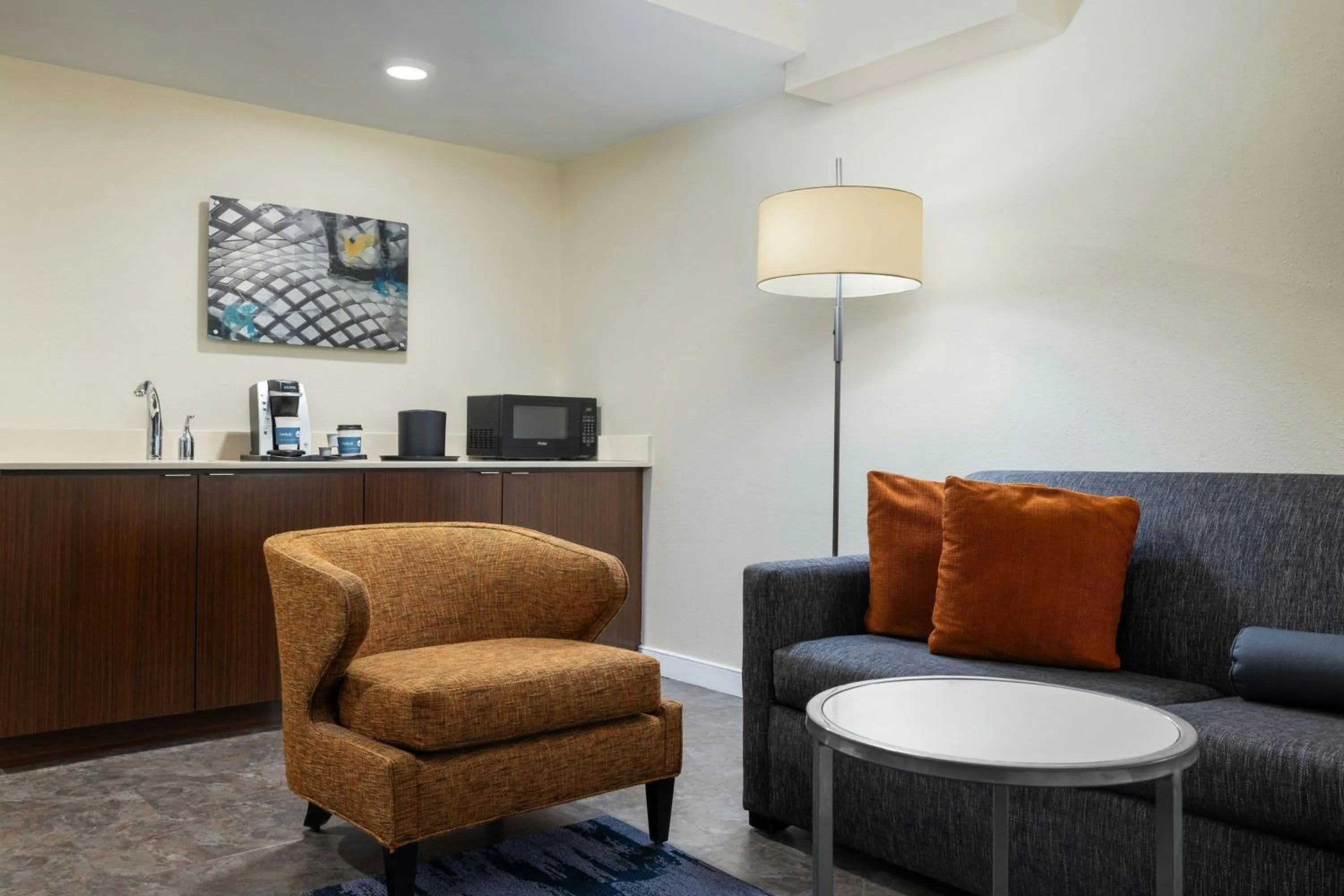 Living room in Fairfield by Marriott Inn & Suites Herndon Reston