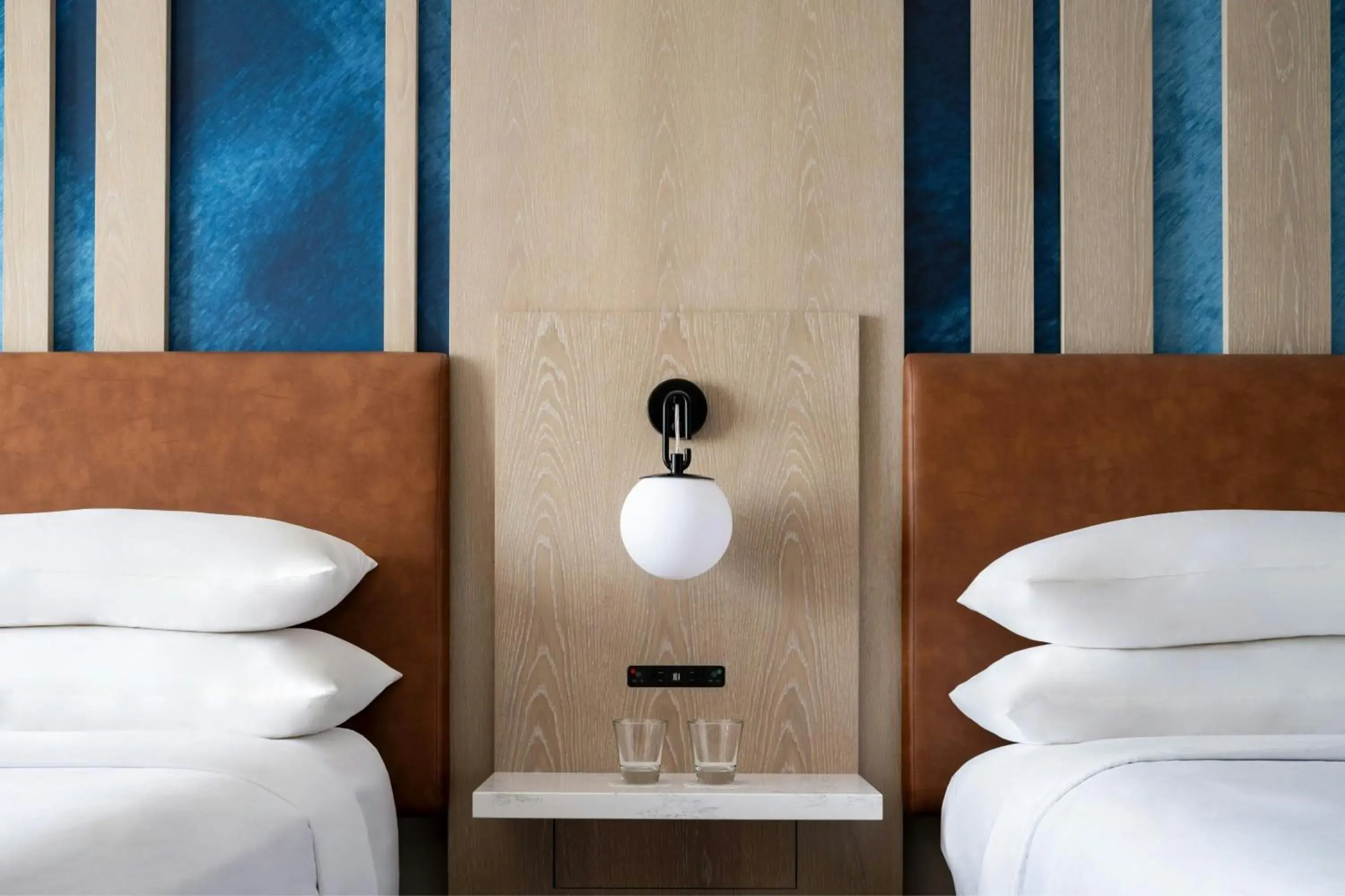 Guest Room with Two Queen Beds in St. Petersburg Marriott Clearwater Guest Room with Two Queen Beds in St. Petersburg Marriott Clearwater