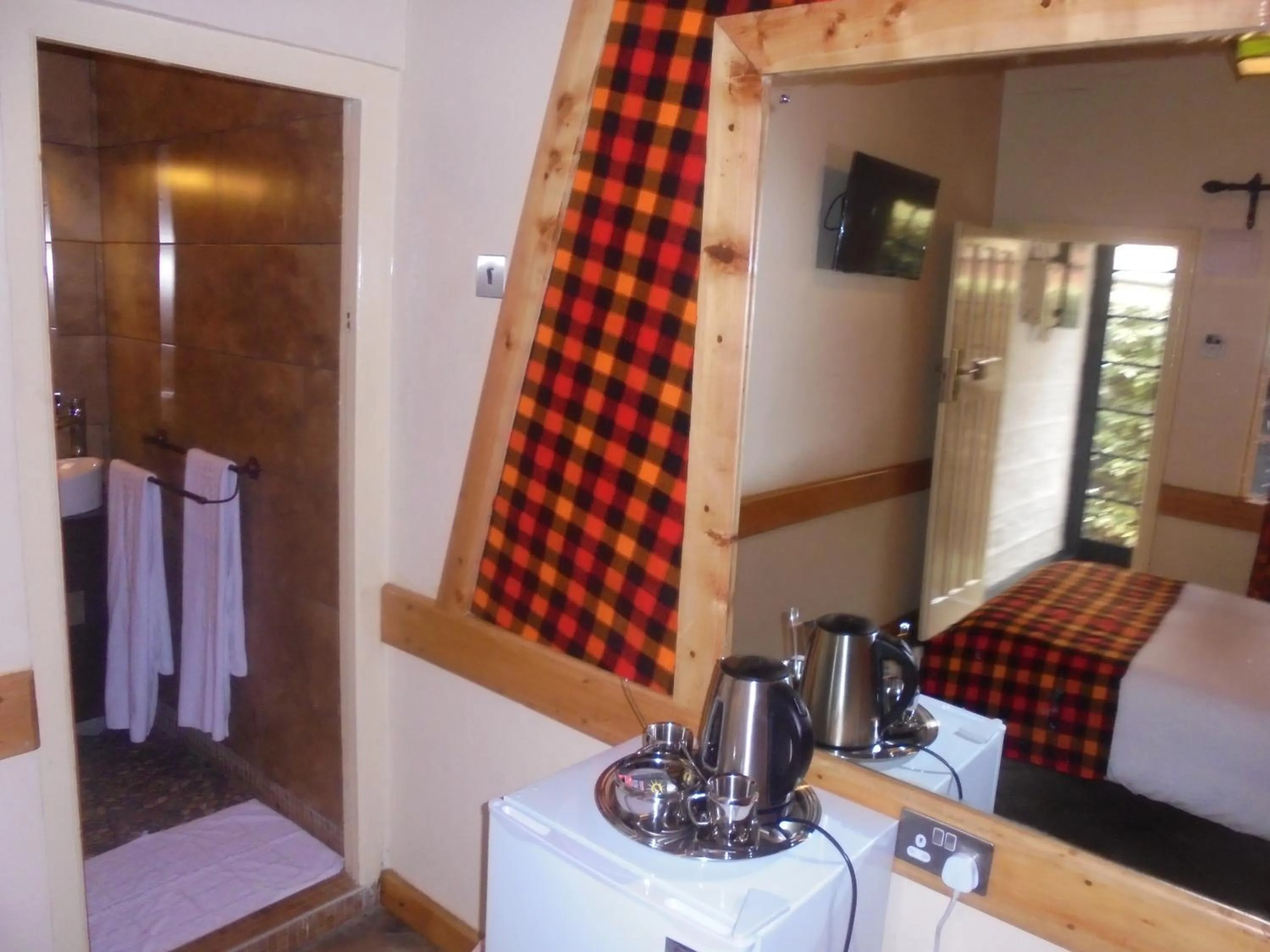 Day, Bed in Parklands Shade Hotel