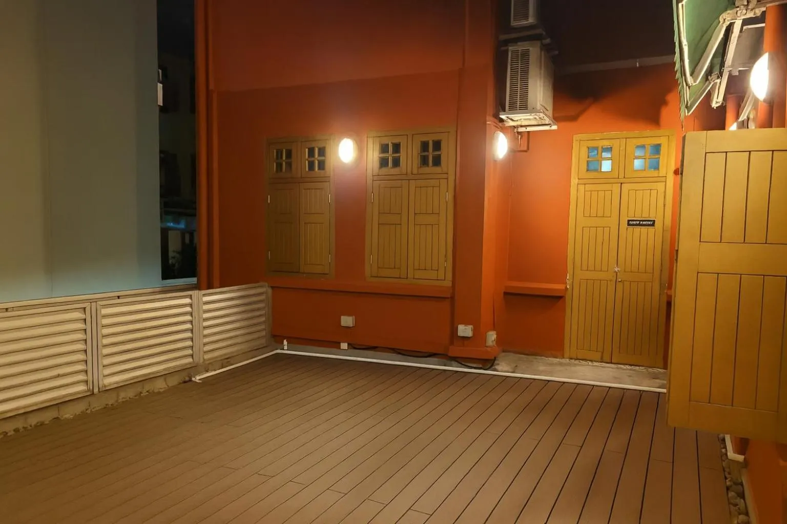 Inner courtyard view in Wink at Upper Cross Street