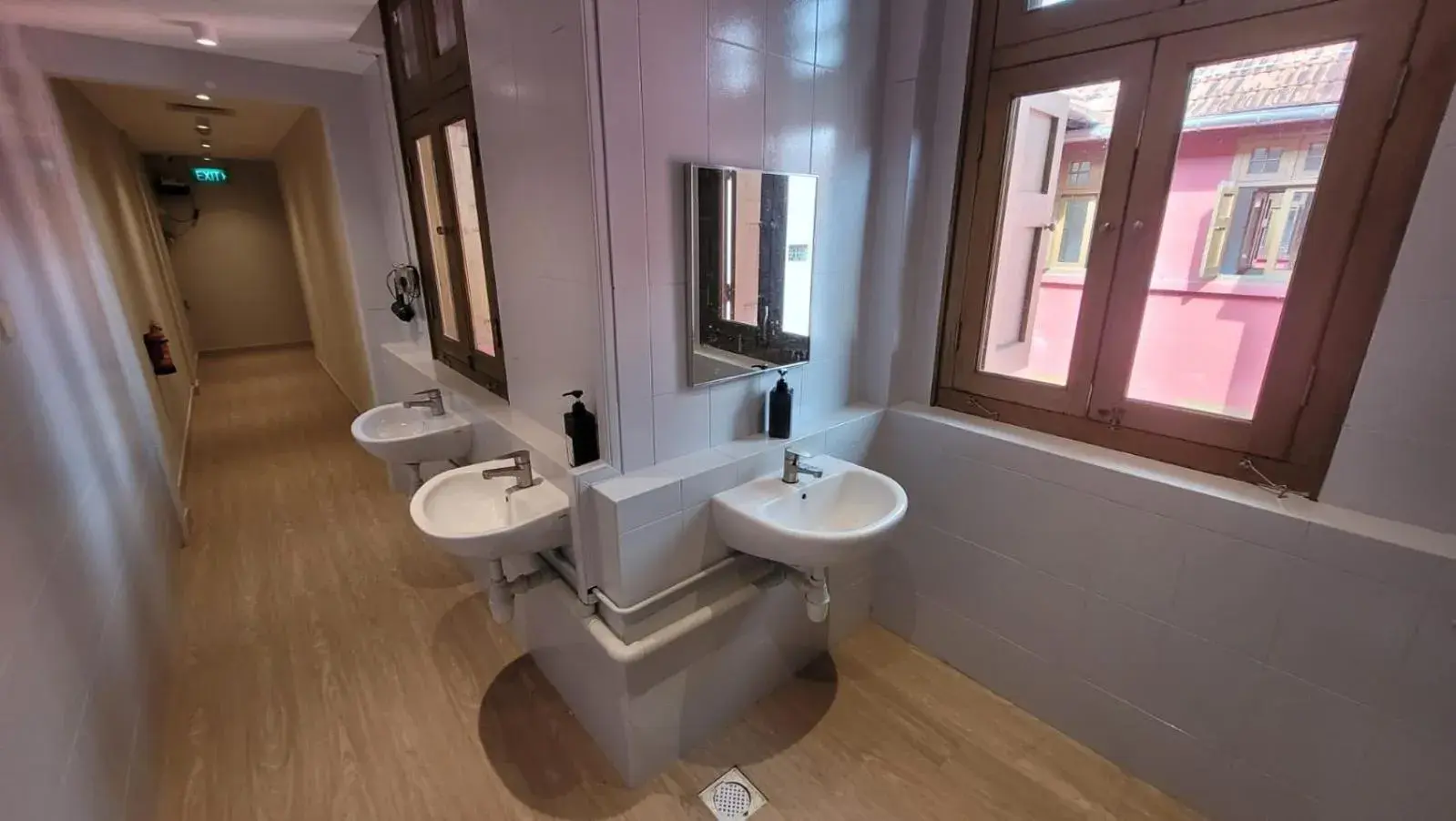 Private Room (4 Queen Pods + Bathroom) in Wink at Upper Cross Street Private Room (4 Queen Pods + Bathroom) in Wink at Upper Cross Street