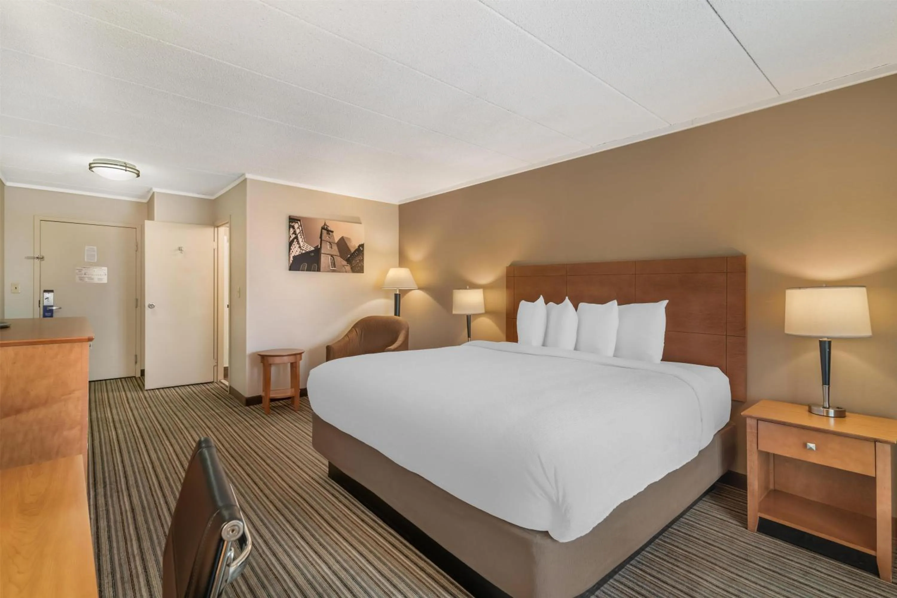 Bedroom, Bed in Best Western Plus Waltham Boston