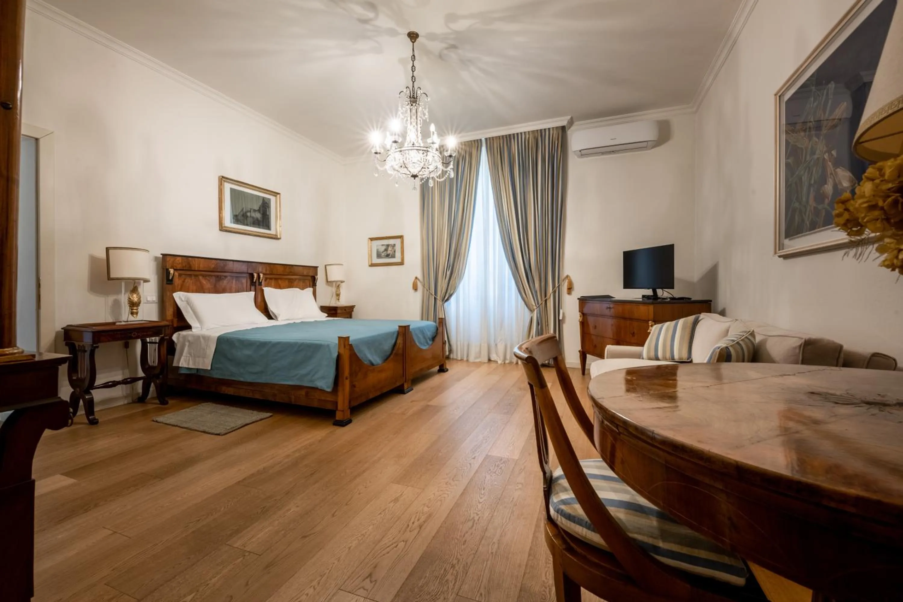Photo of the whole room, Bed in La Casa nel Borgo