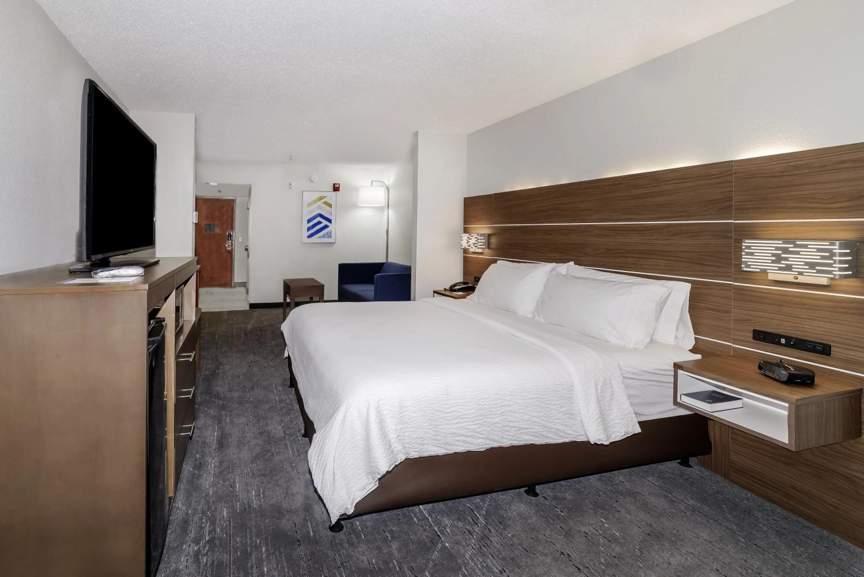 Bed in Holiday Inn Express & Suites Walterboro by IHG