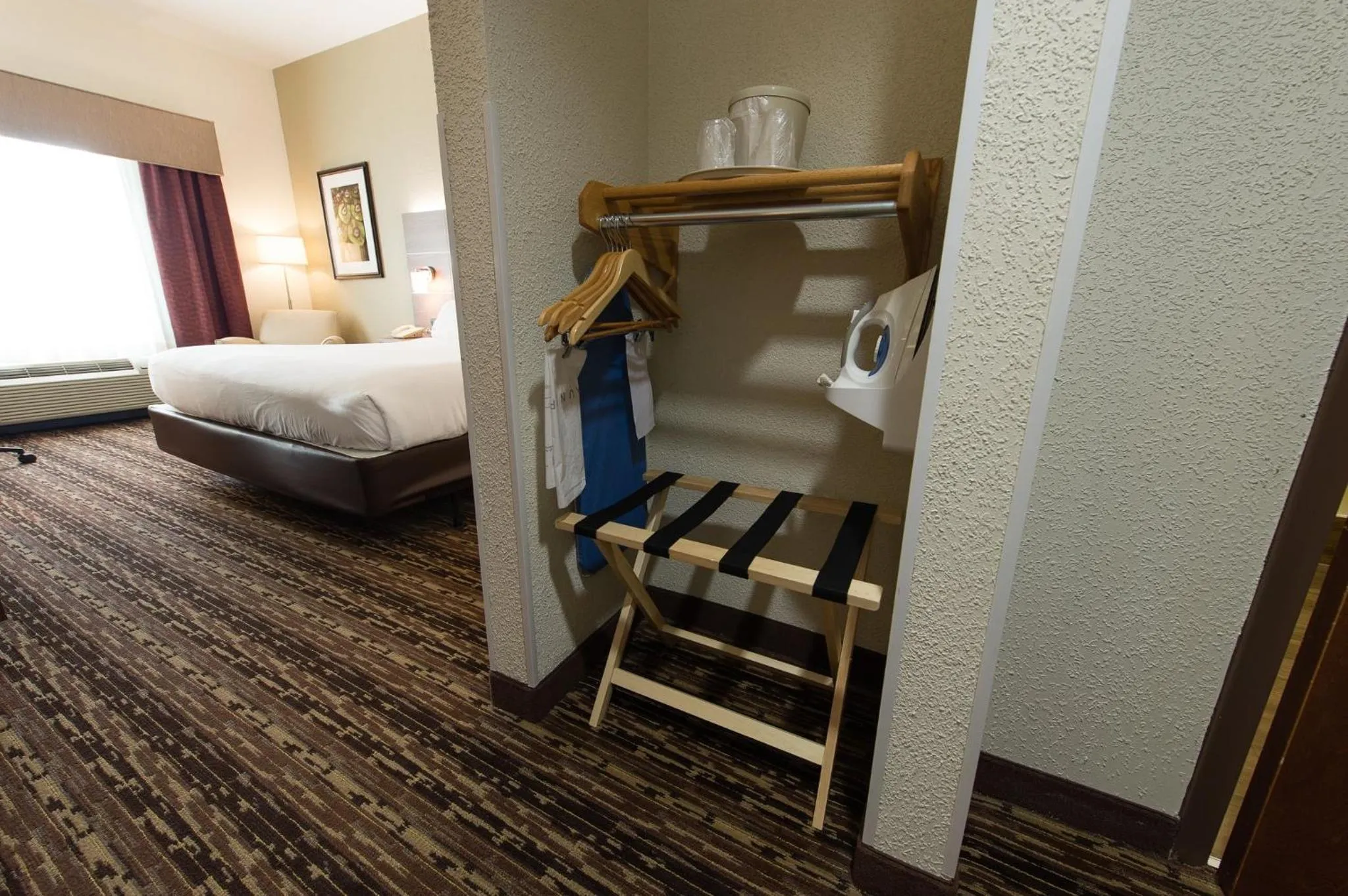 Photo of the whole room, Bed in Holiday Inn Express & Suites Walterboro by IHG