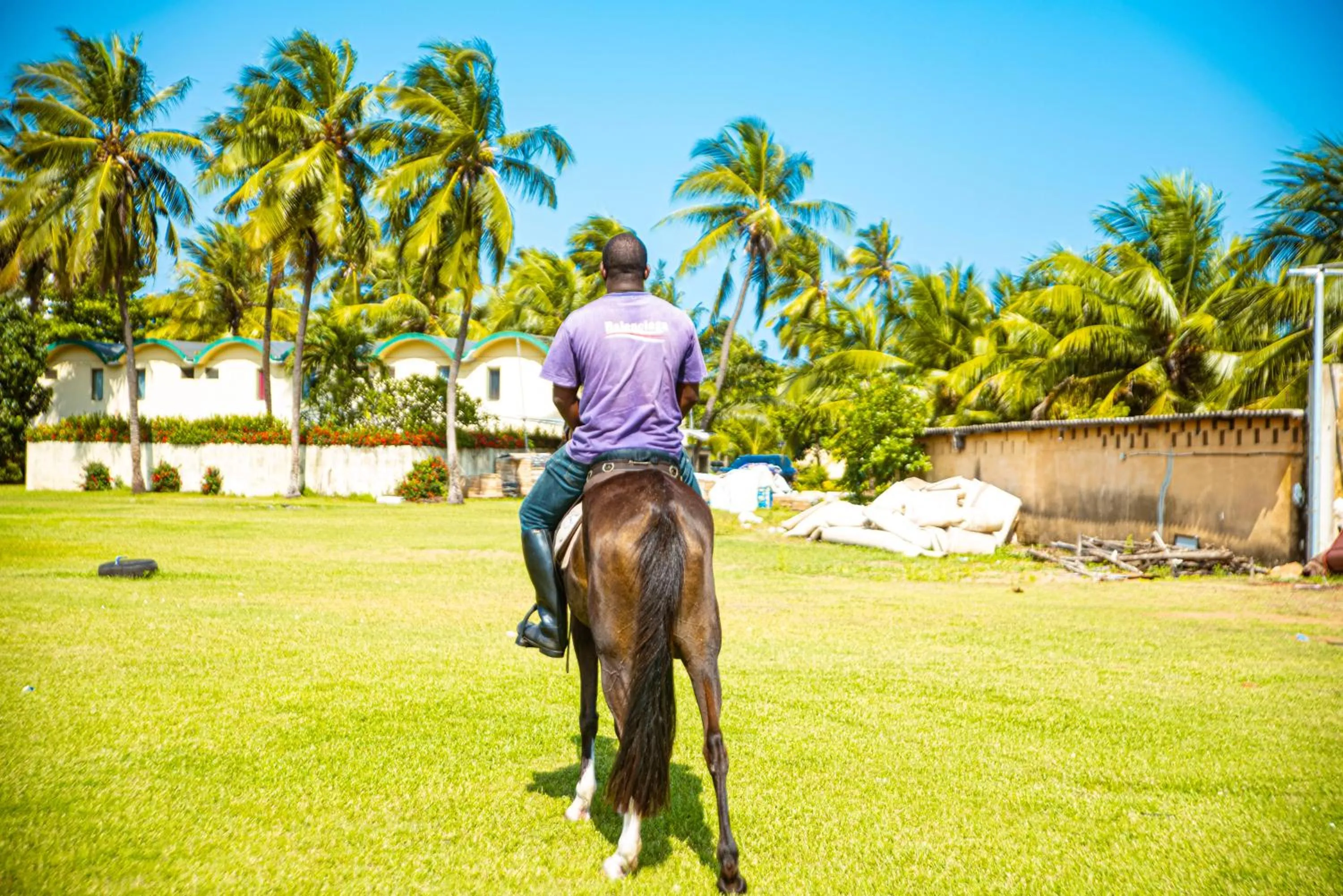 Day in Hôtel Sarakawa