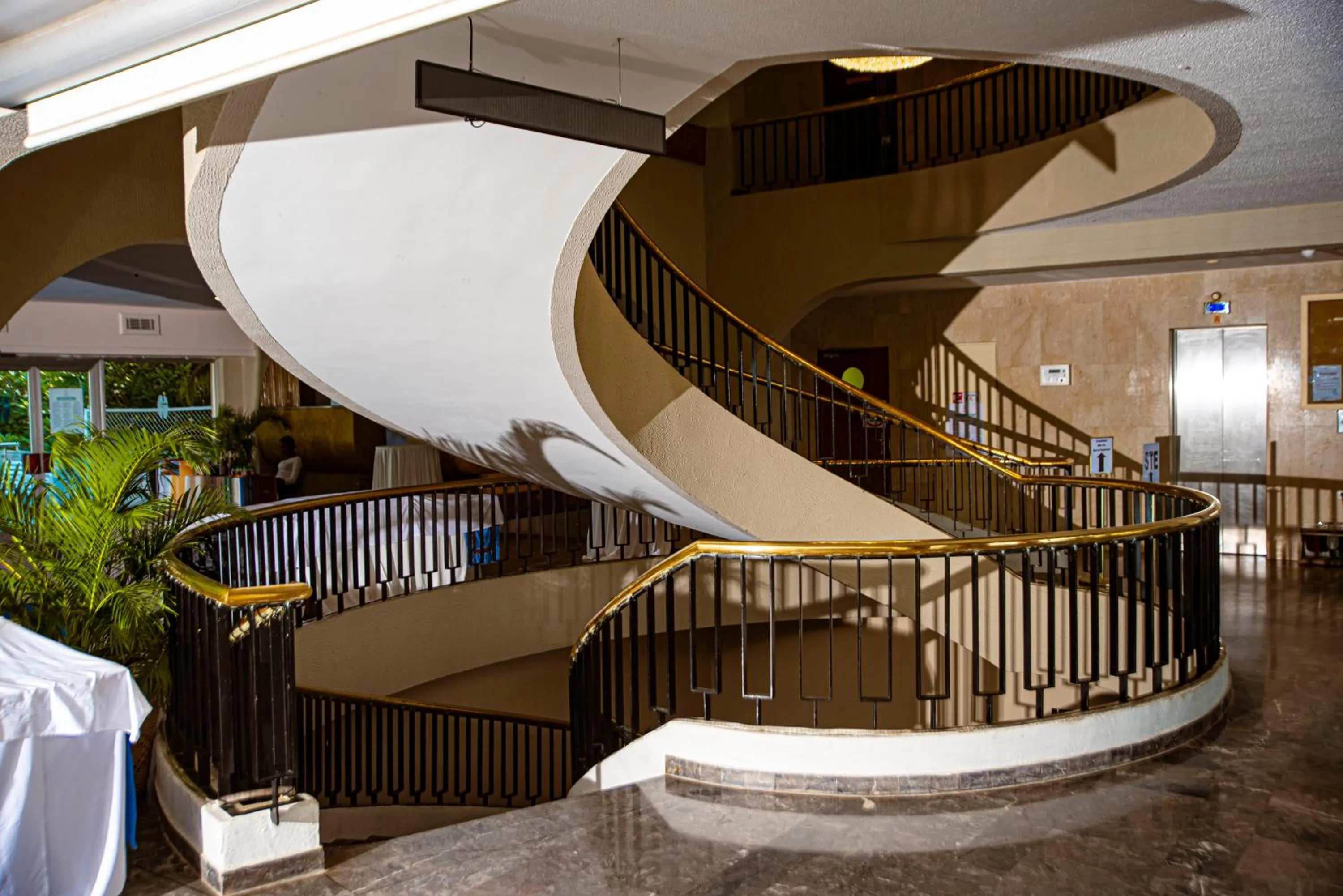 Property building in Hôtel Sarakawa