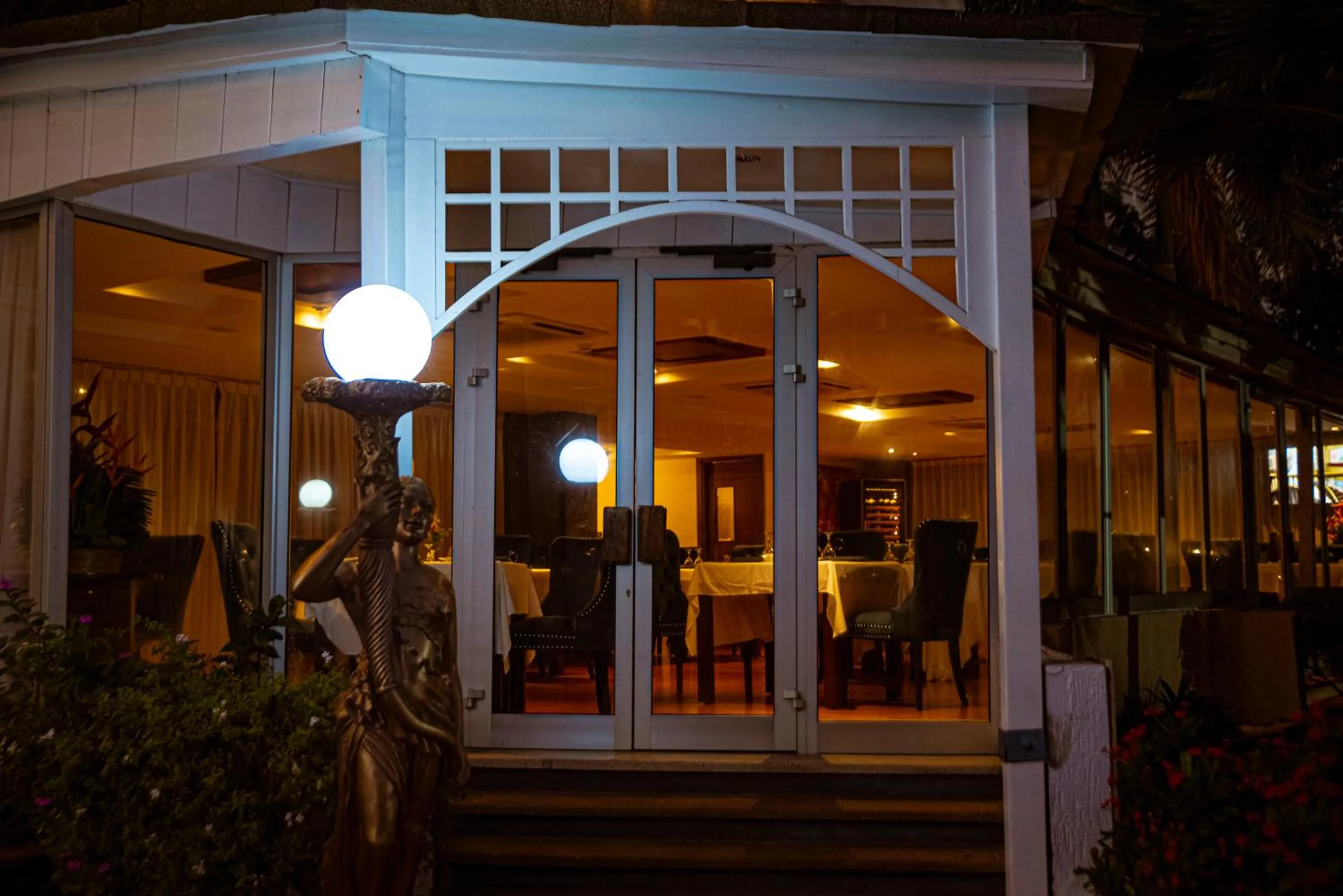 Property building in Hôtel Sarakawa