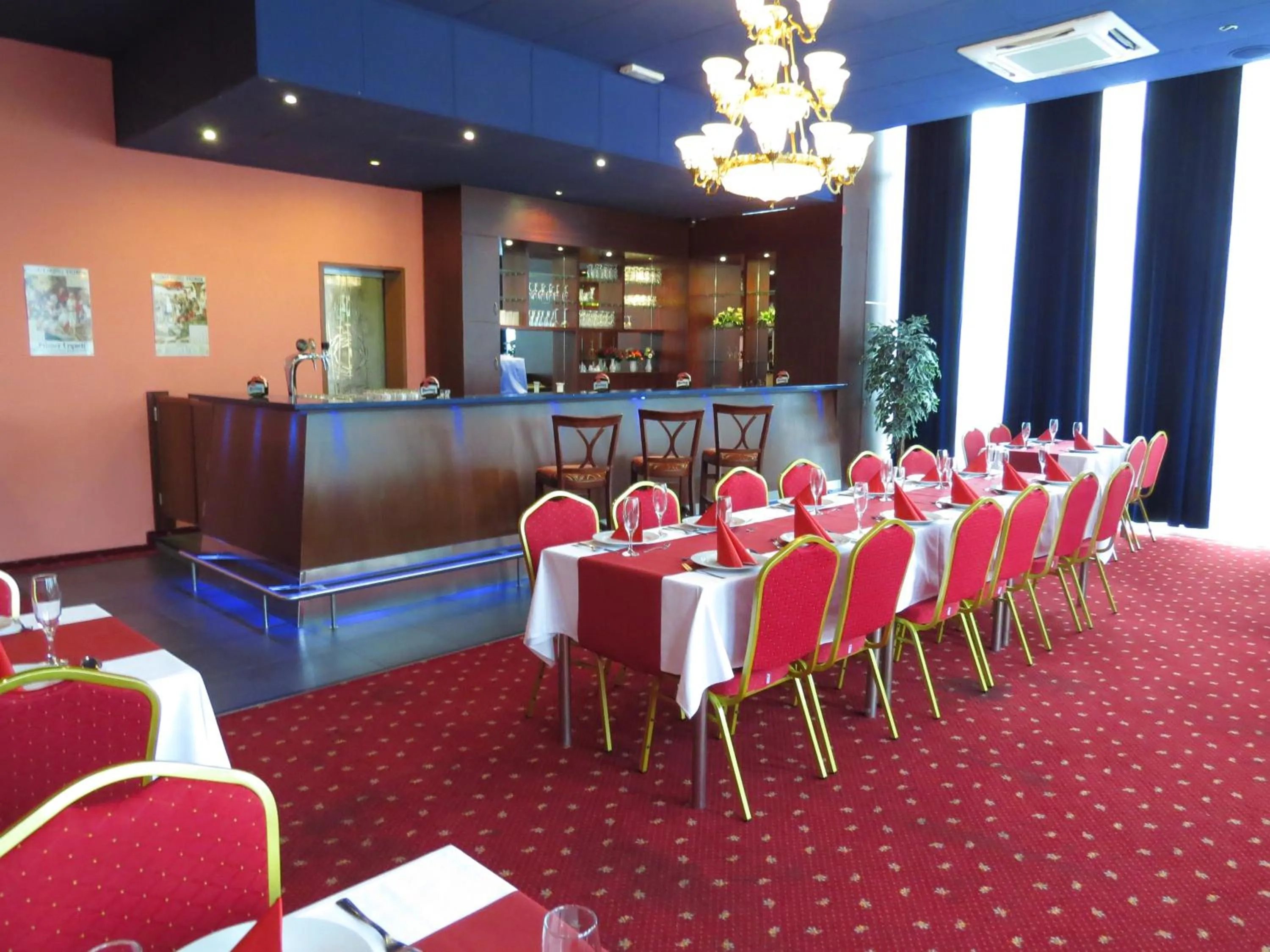 Restaurant/places to eat in Interhotel Bohemia