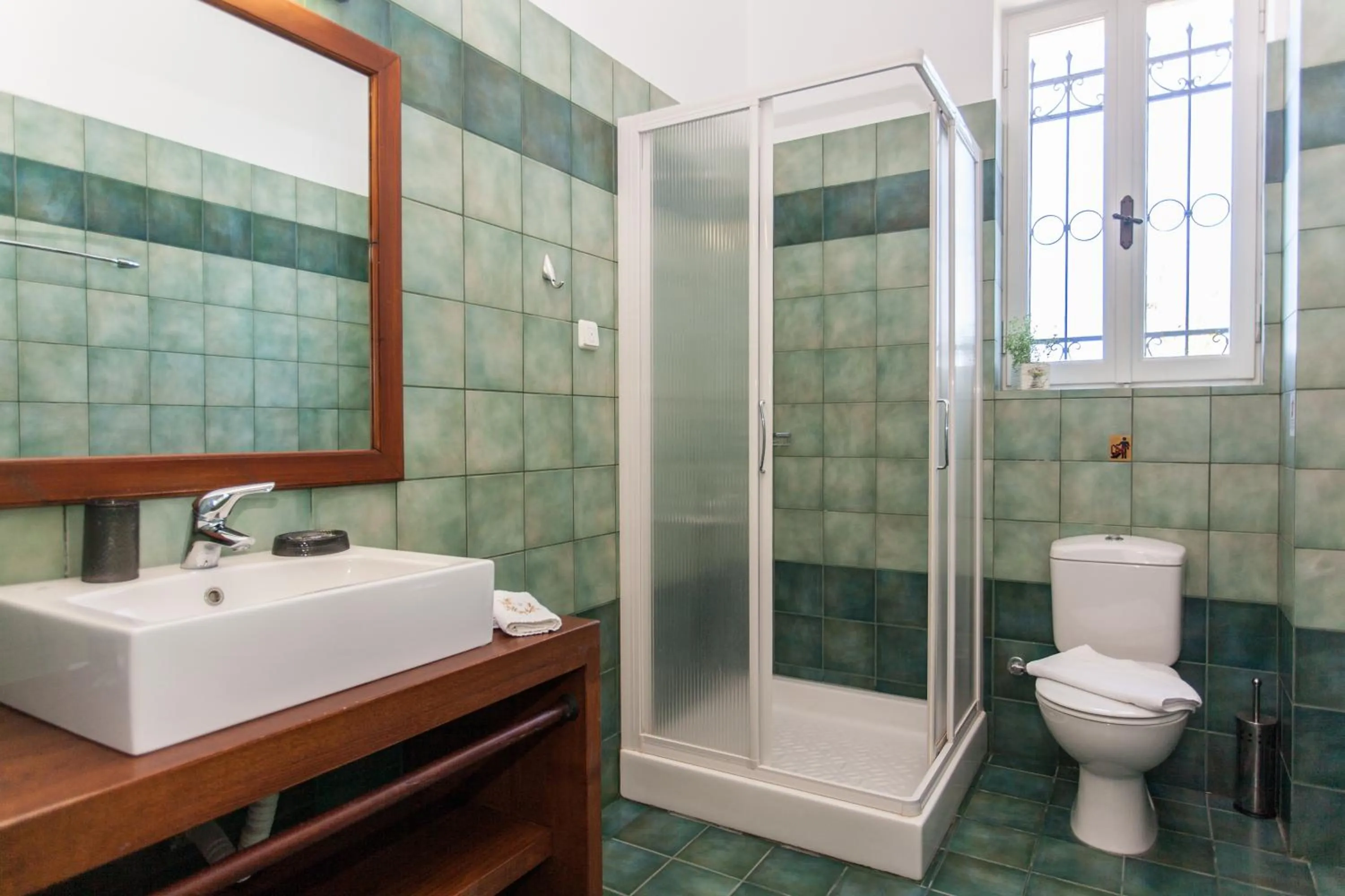 Shower in Metohi Georgila