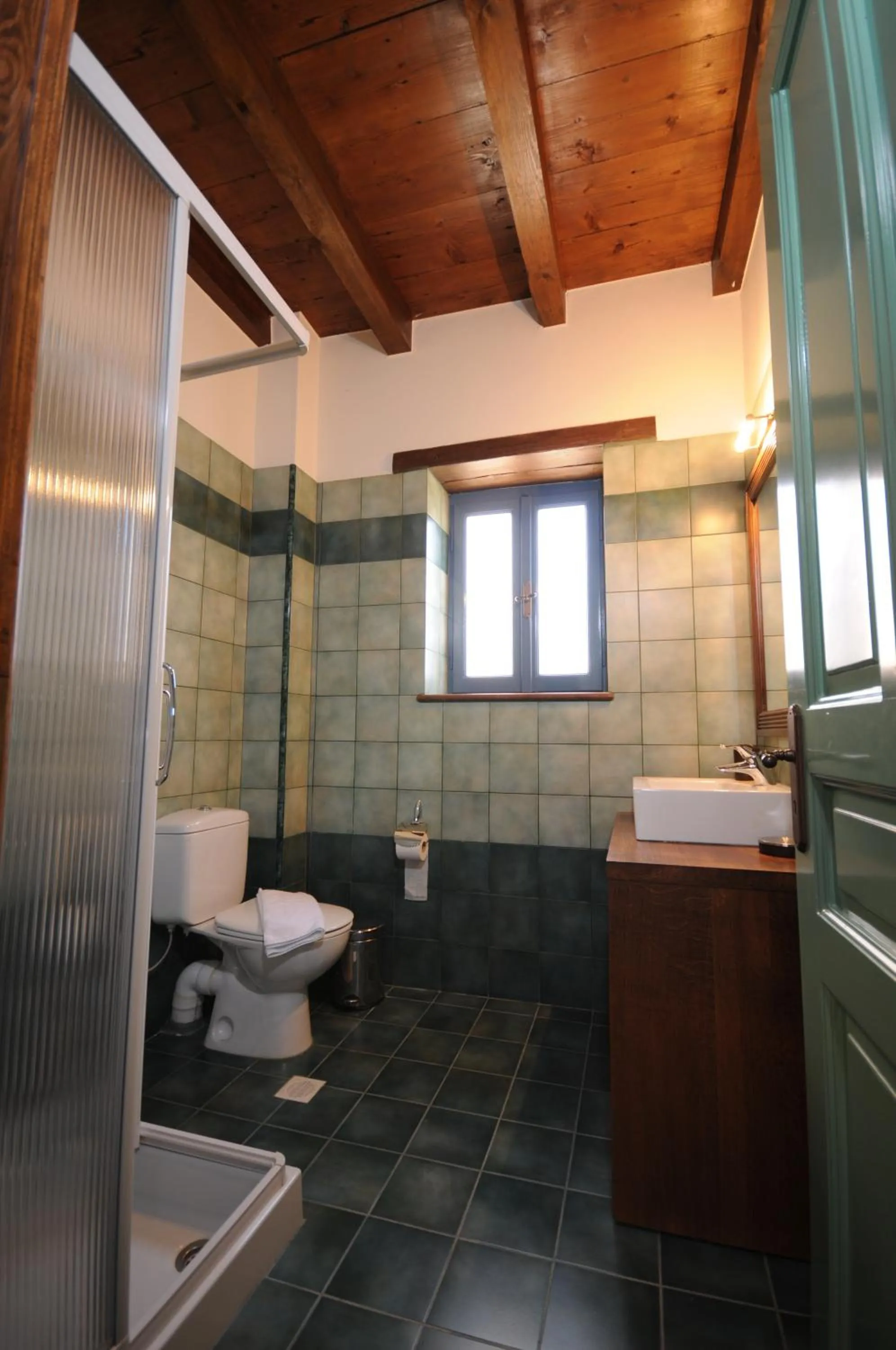 Shower in Metohi Georgila