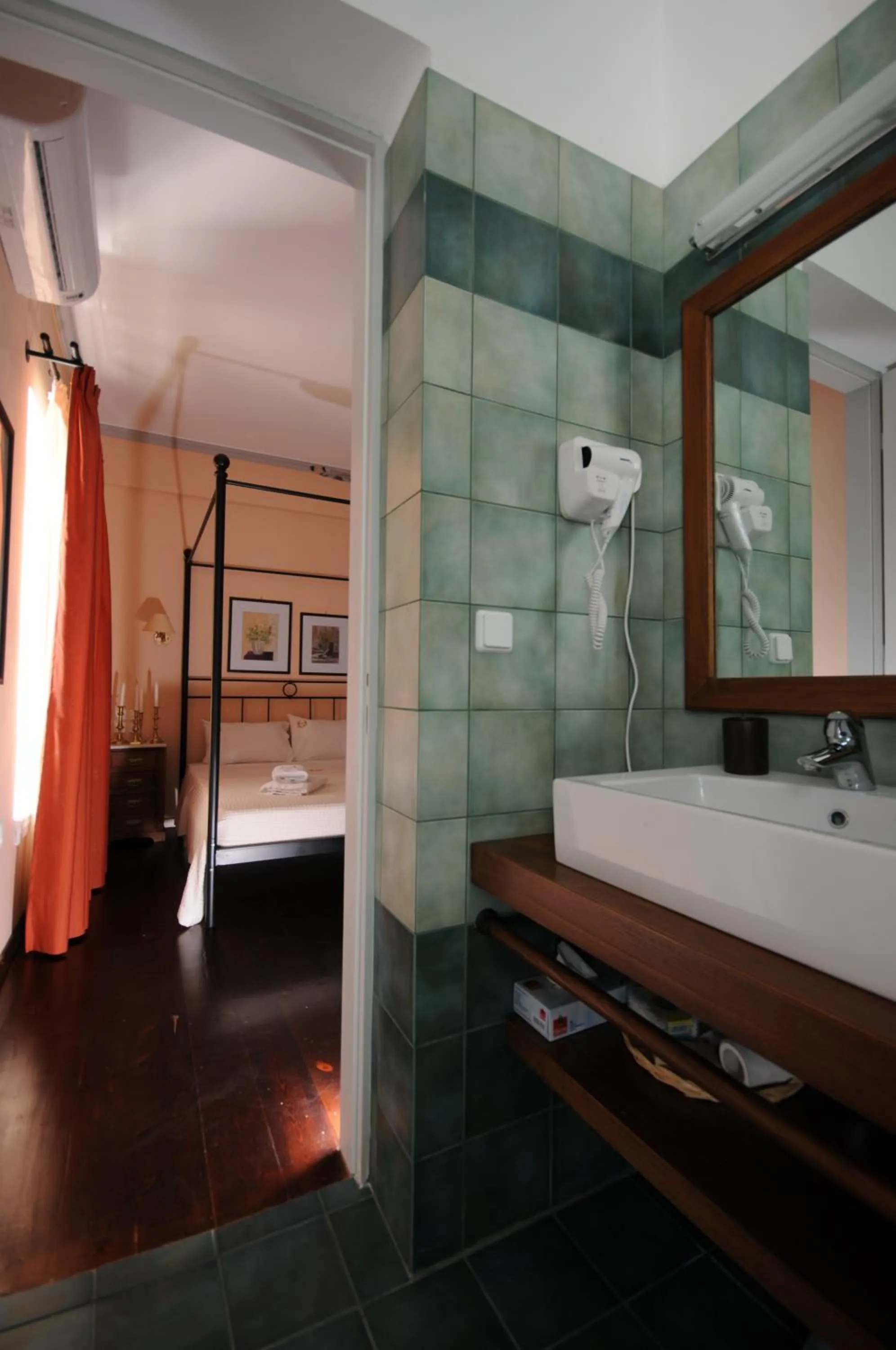 Bathroom, Bed in Metohi Georgila