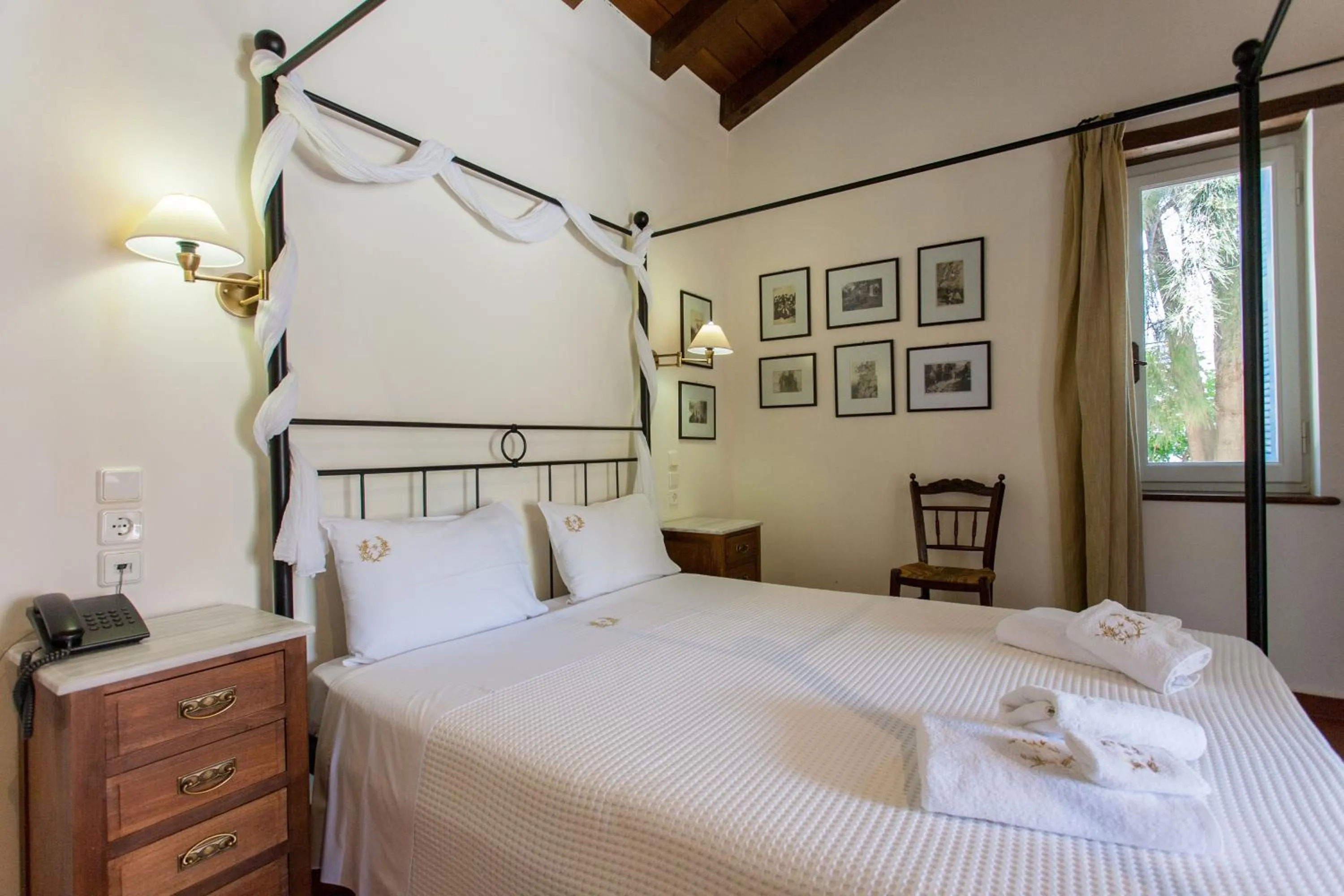 Bed in Metohi Georgila