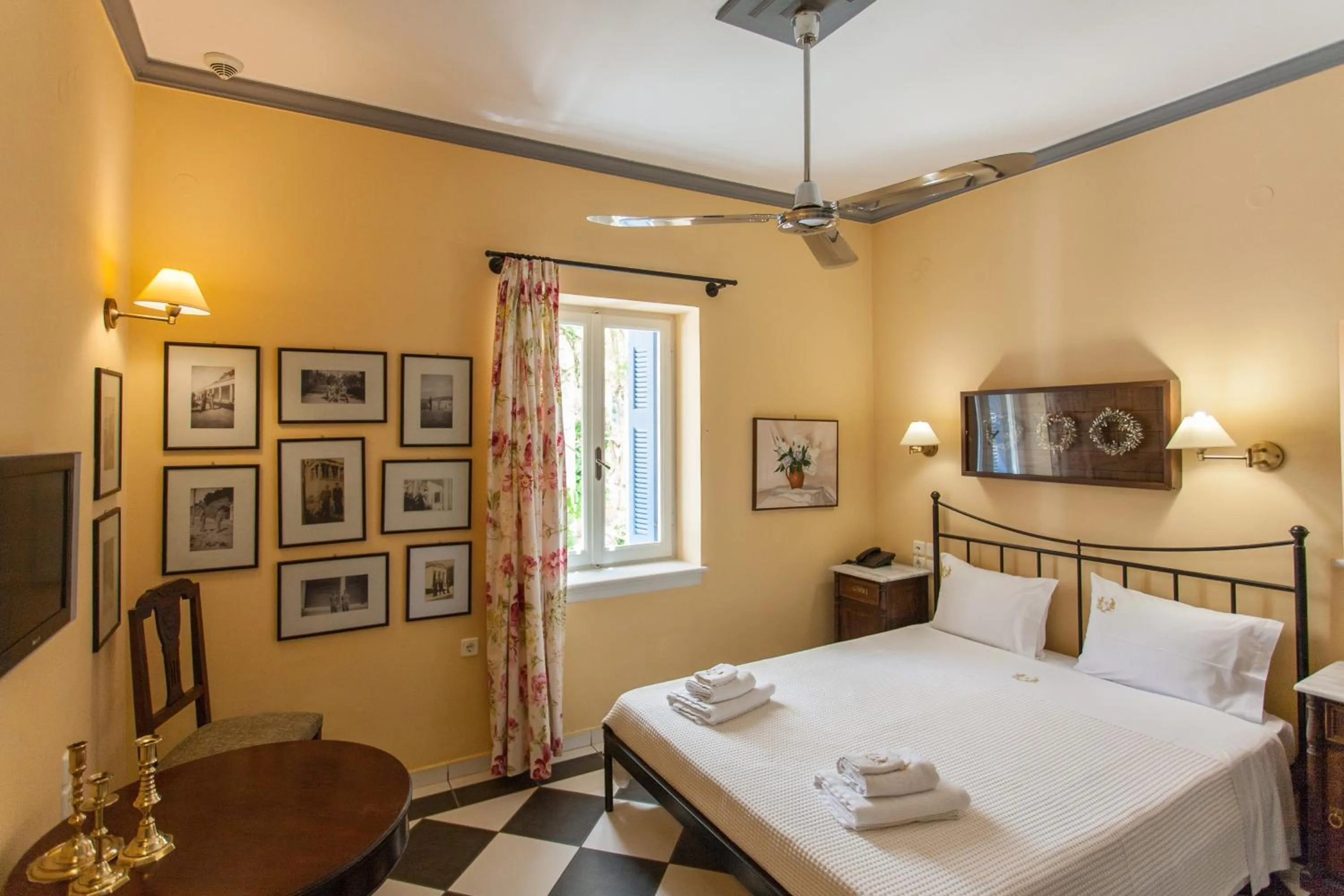 Bedroom, Bed in Metohi Georgila