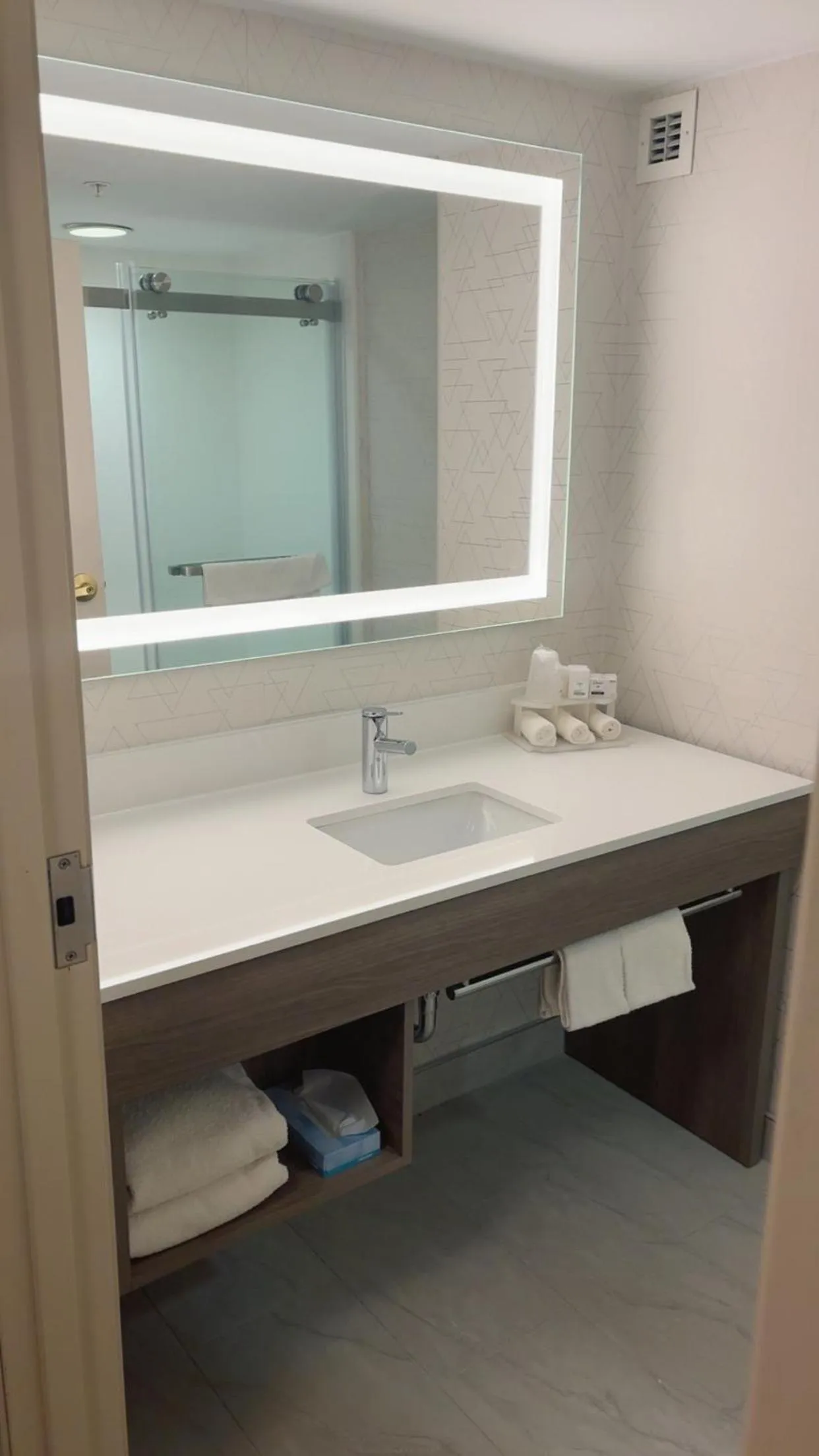 Holiday Inn Express Hotel & Suites Drums-Hazelton by IHG