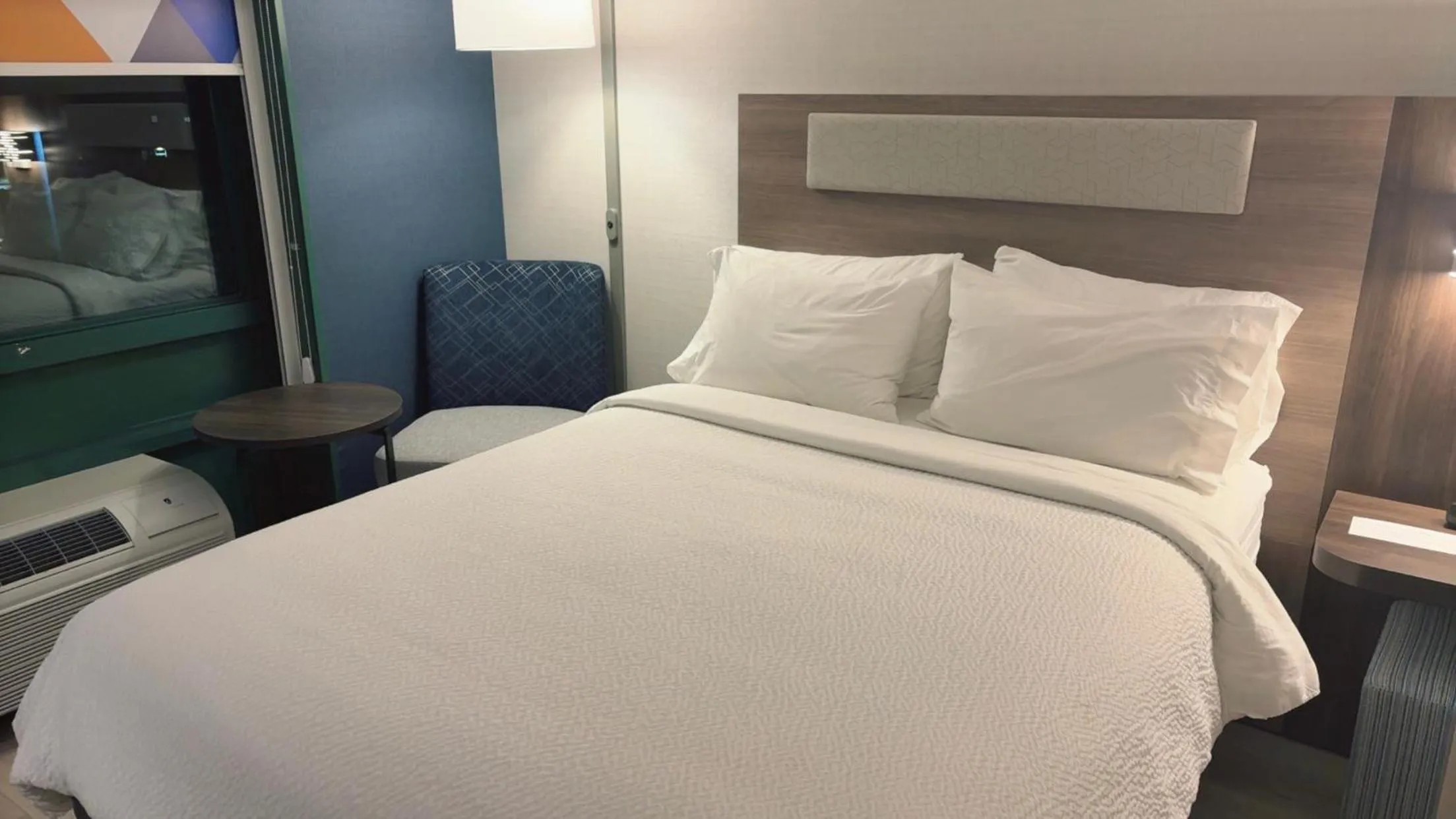 Bed in Holiday Inn Express Hotel & Suites Drums-Hazelton by IHG