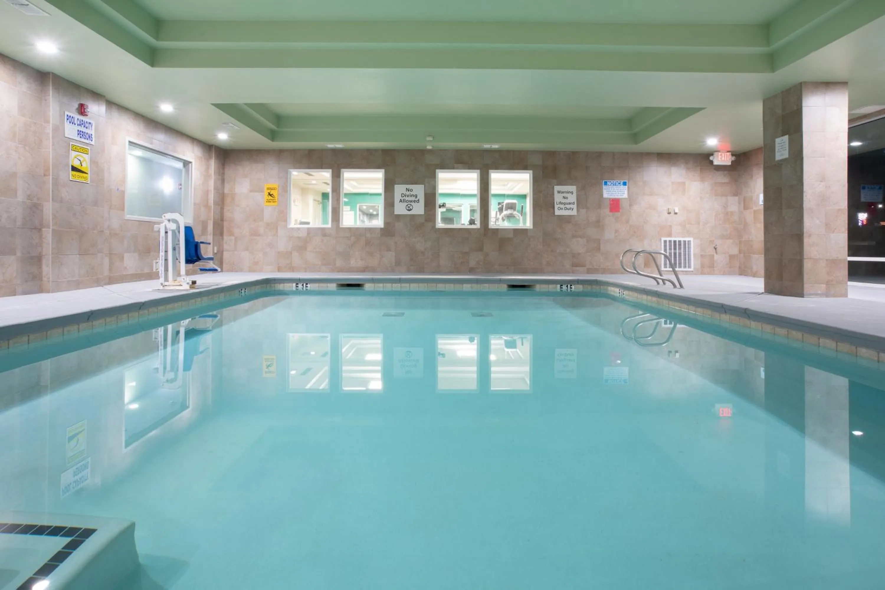 Swimming pool in Holiday Inn Express Yreka-Shasta Area by IHG