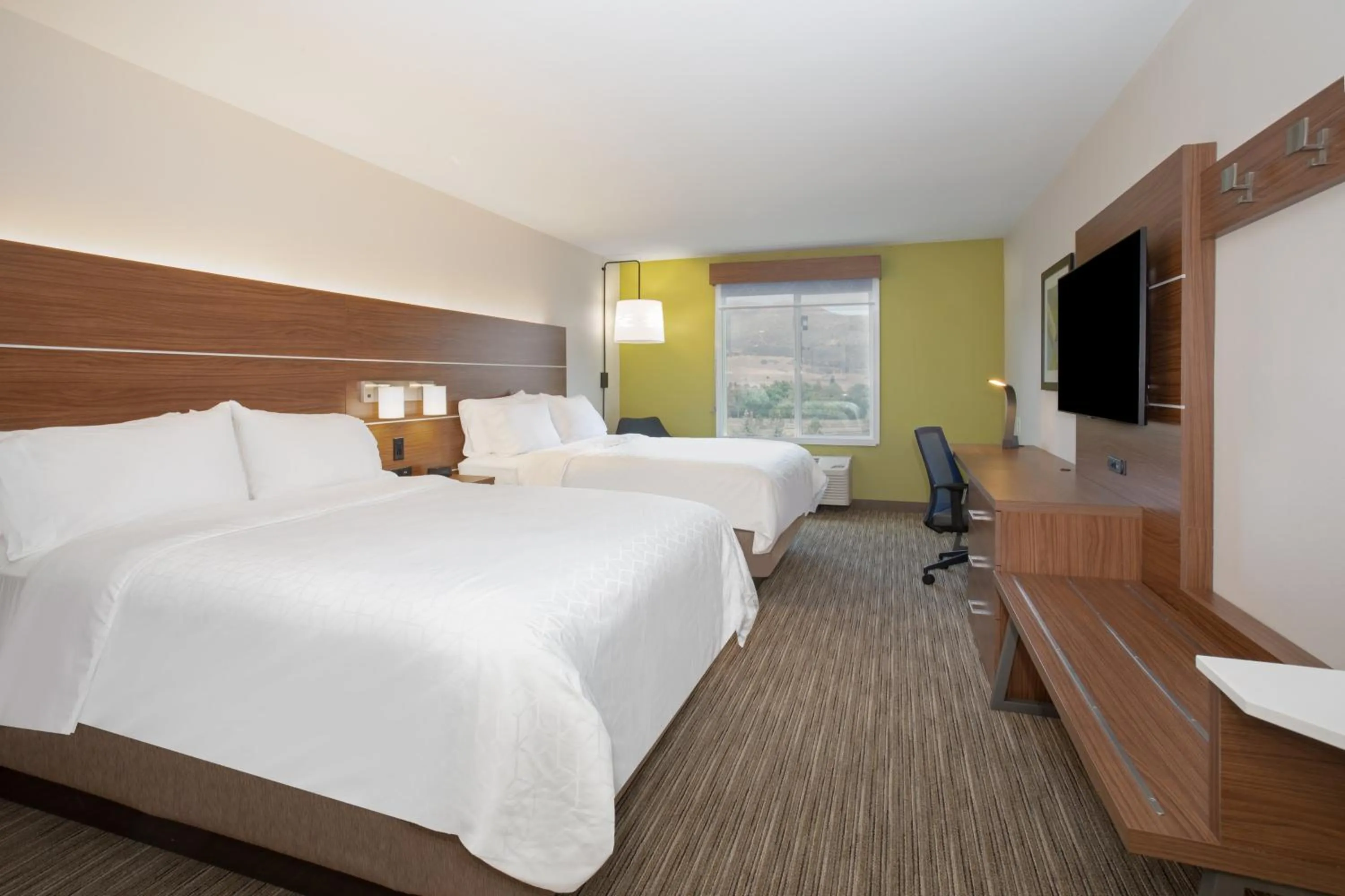 Photo of the whole room, Bed in Holiday Inn Express Yreka-Shasta Area by IHG