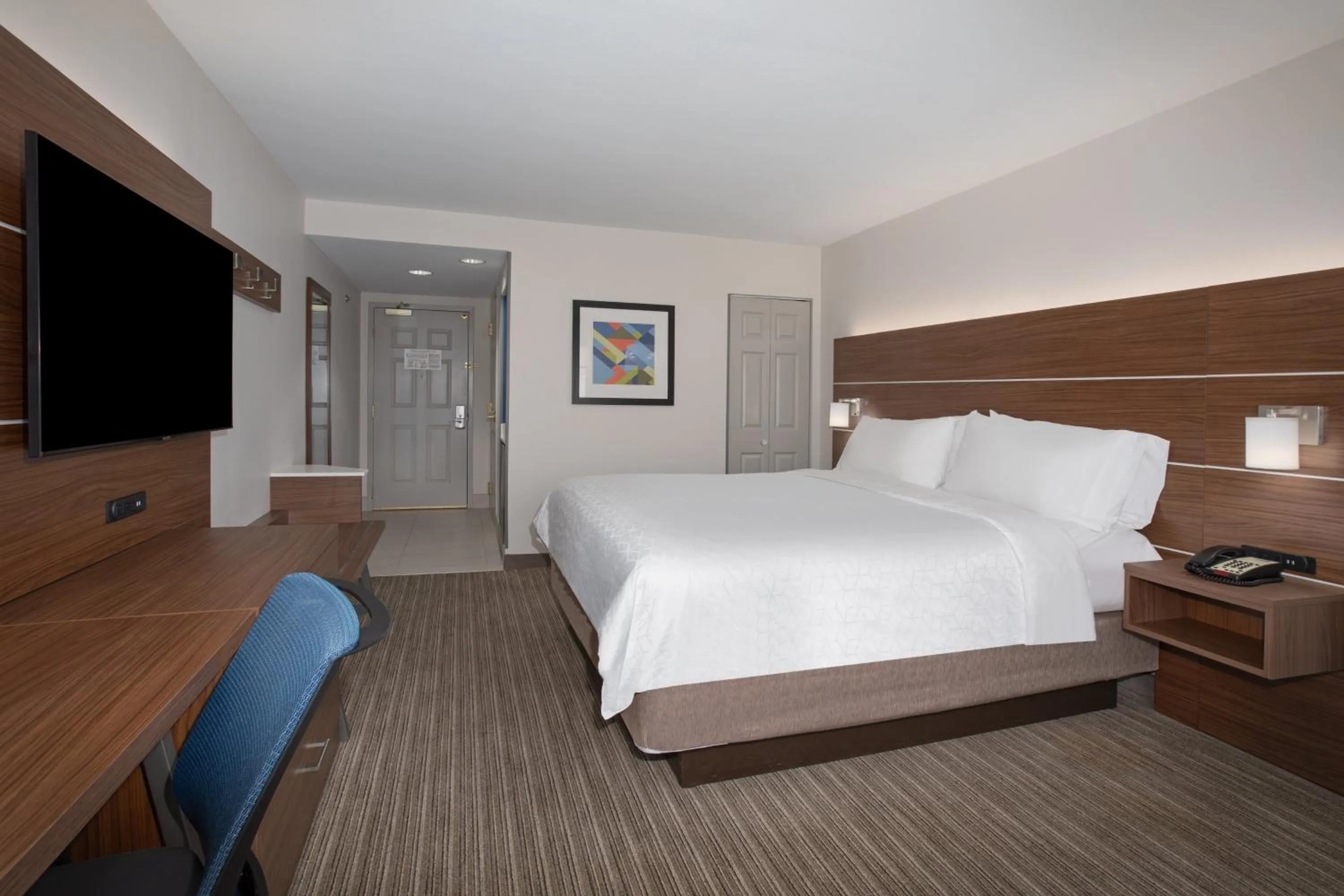 Photo of the whole room, Bed in Holiday Inn Express Yreka-Shasta Area by IHG