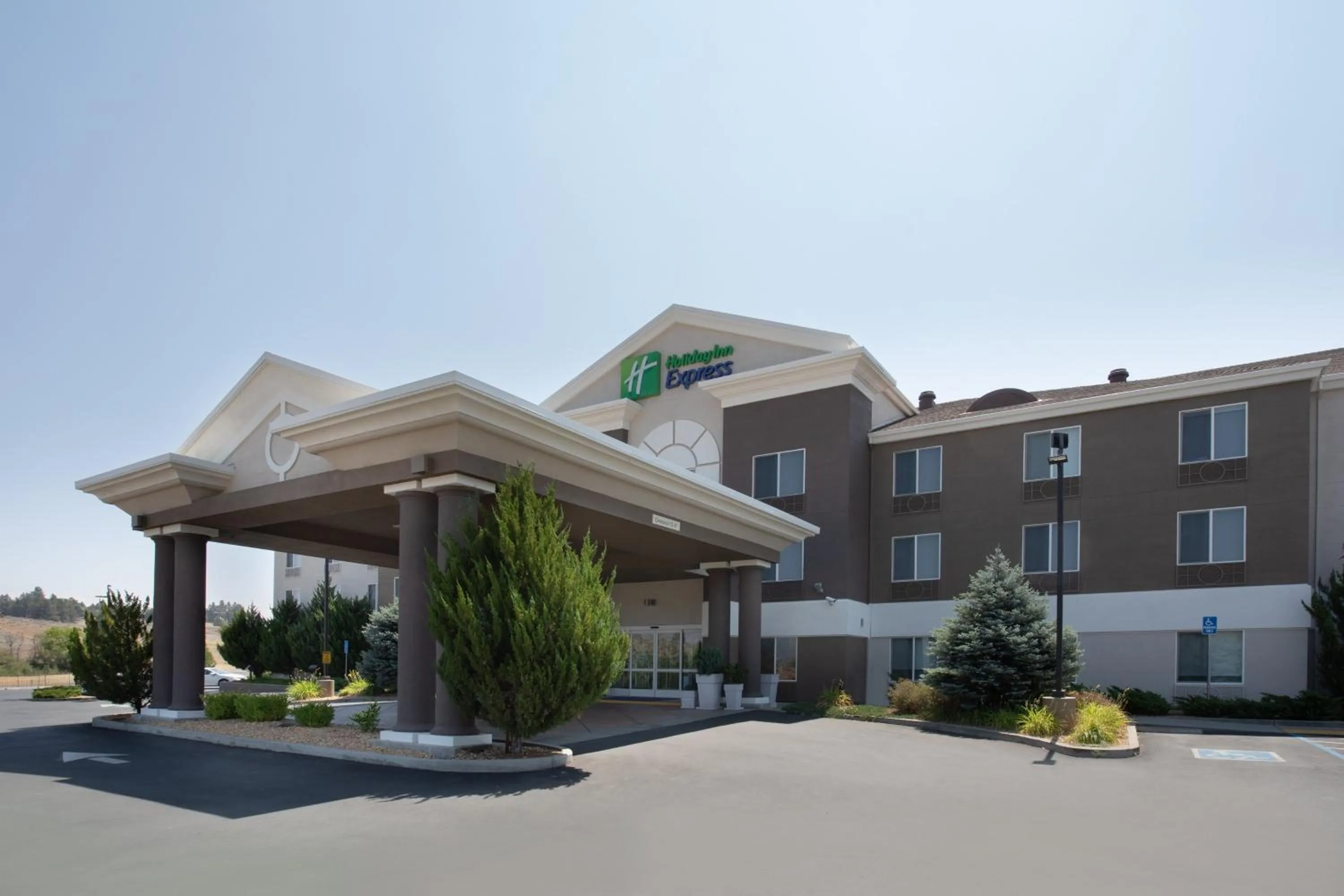 Property building in Holiday Inn Express Yreka-Shasta Area by IHG