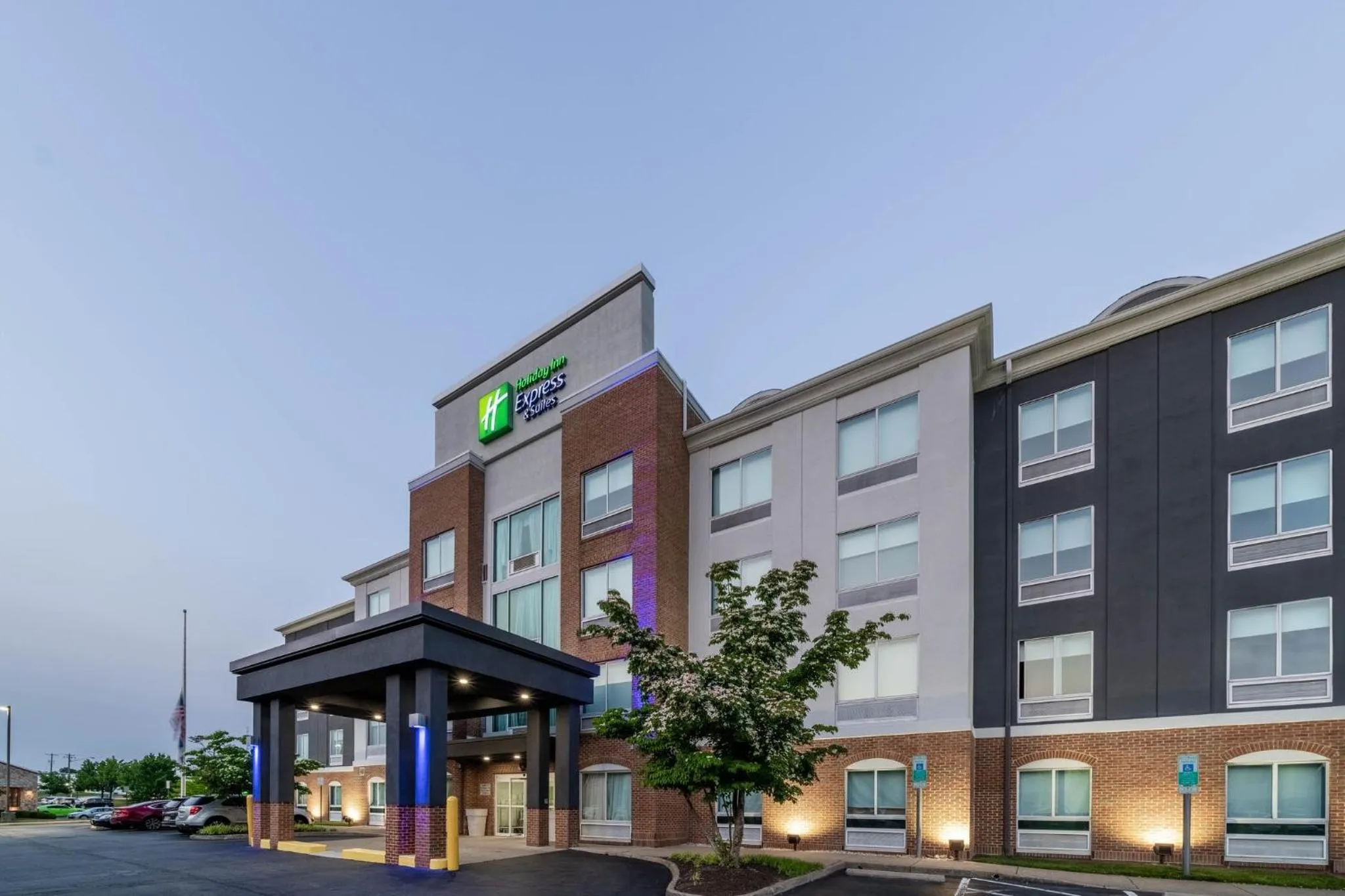 Property building in Holiday Inn Express Hotel & Suites Woodbridge by IHG
