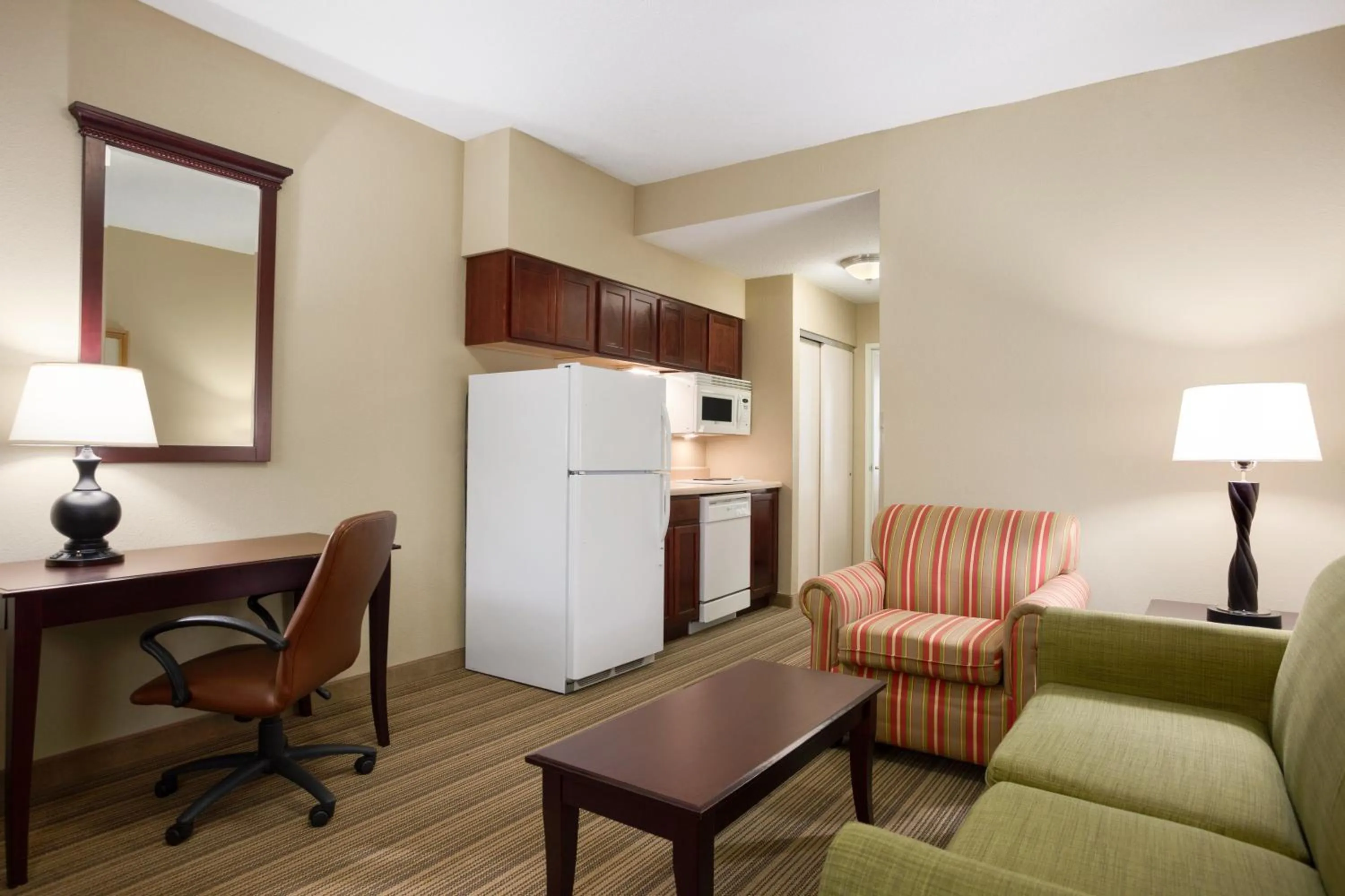 Kitchen or kitchenette in Country Inn & Suites by Radisson, Ithaca, NY